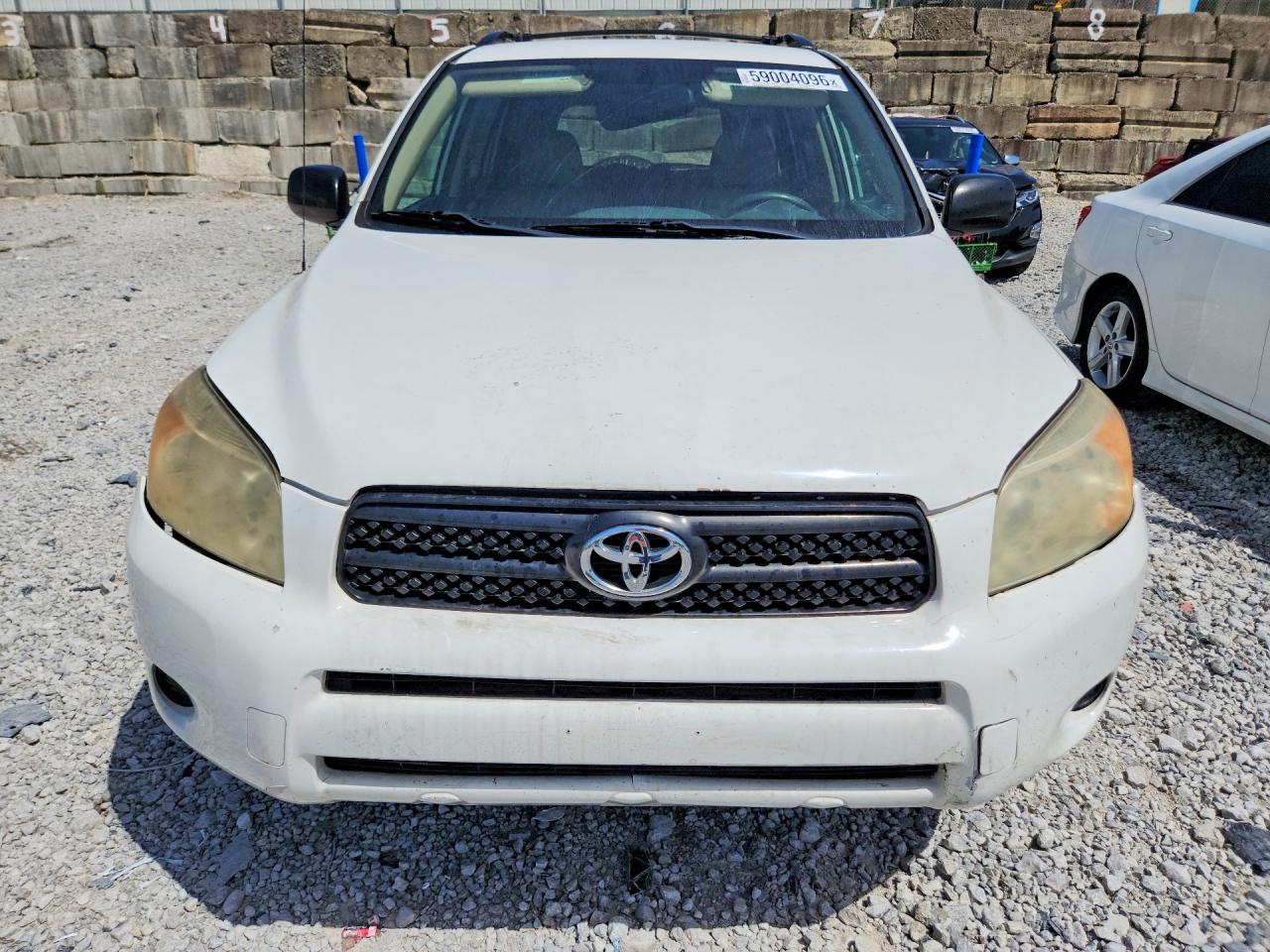 2007 Toyota Rav4 Base White vin: JTMZD33V175055932