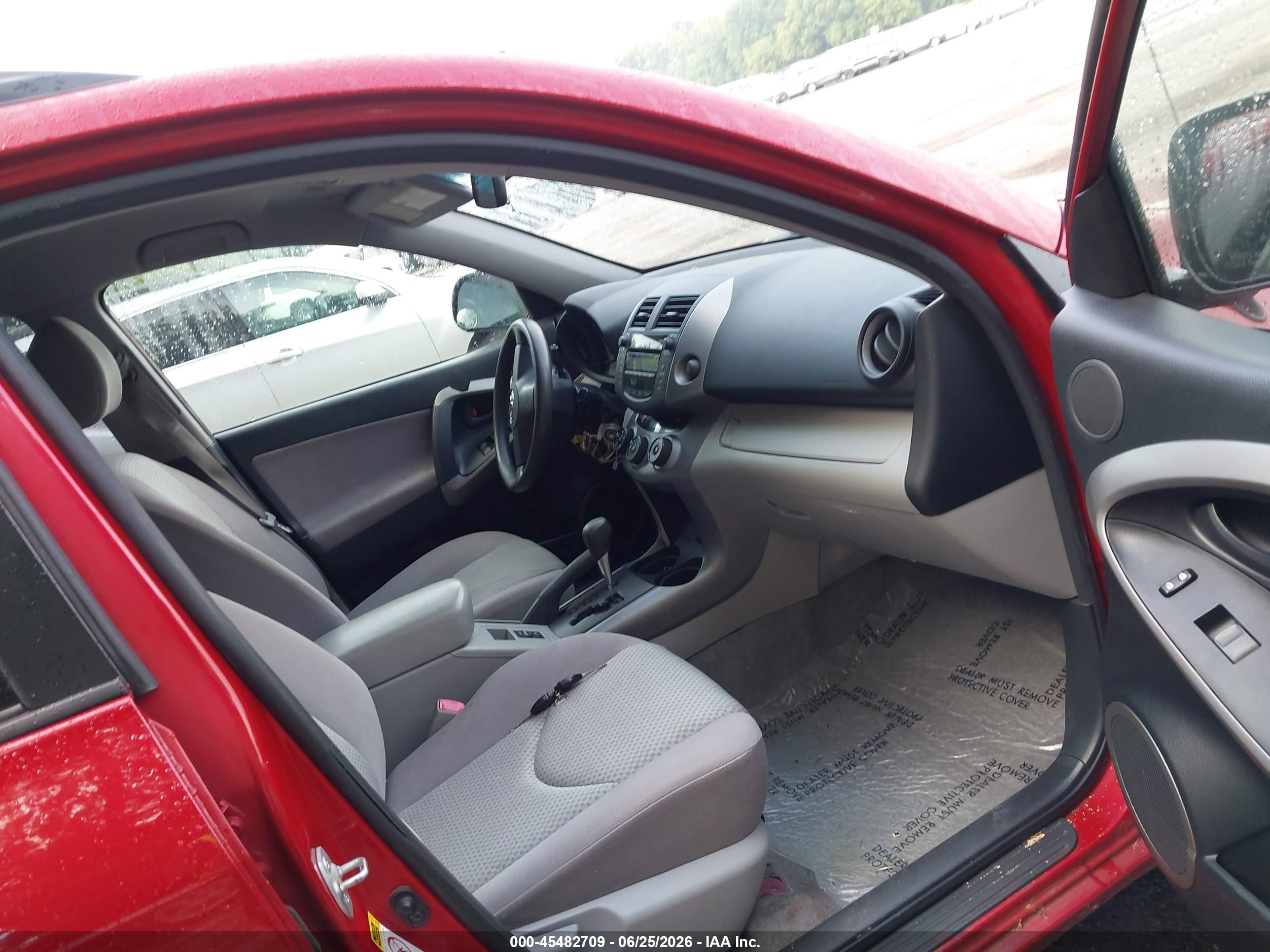 2008 Toyota Rav4   Red vin: JTMZD33V185079648