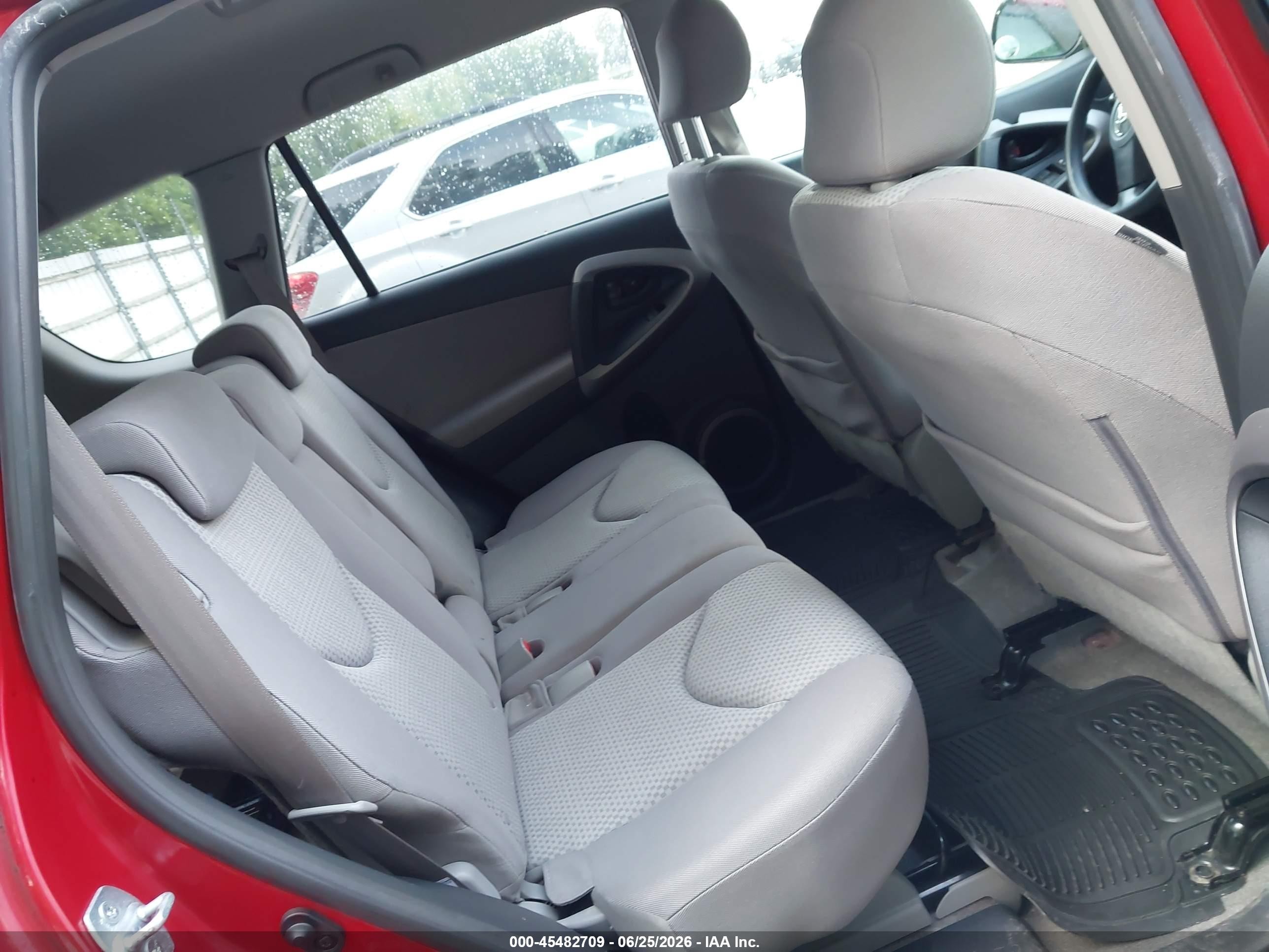 2008 Toyota Rav4   Red vin: JTMZD33V185079648