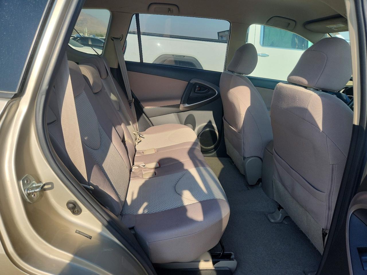 2006 Toyota Rav4 Base Золотой vin: JTMZD33V265004745