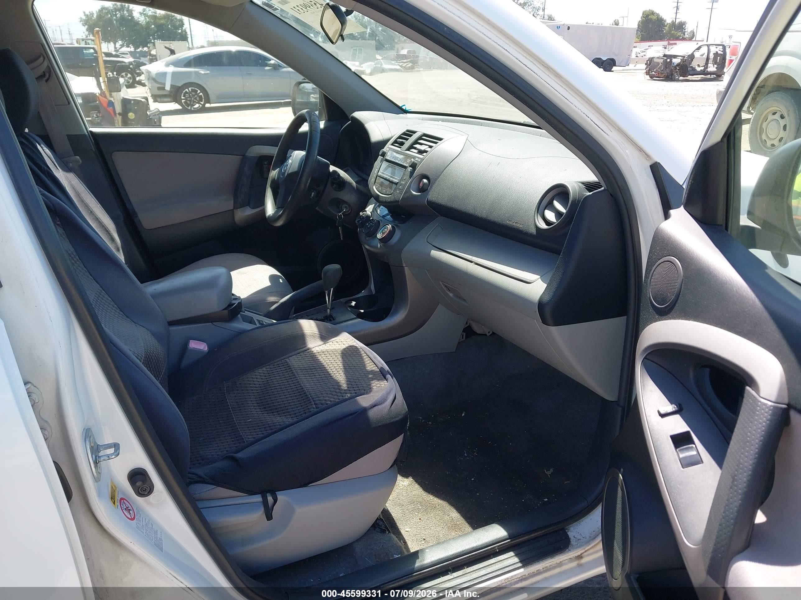 2007 Toyota Rav4   White vin: JTMZD33V275038766