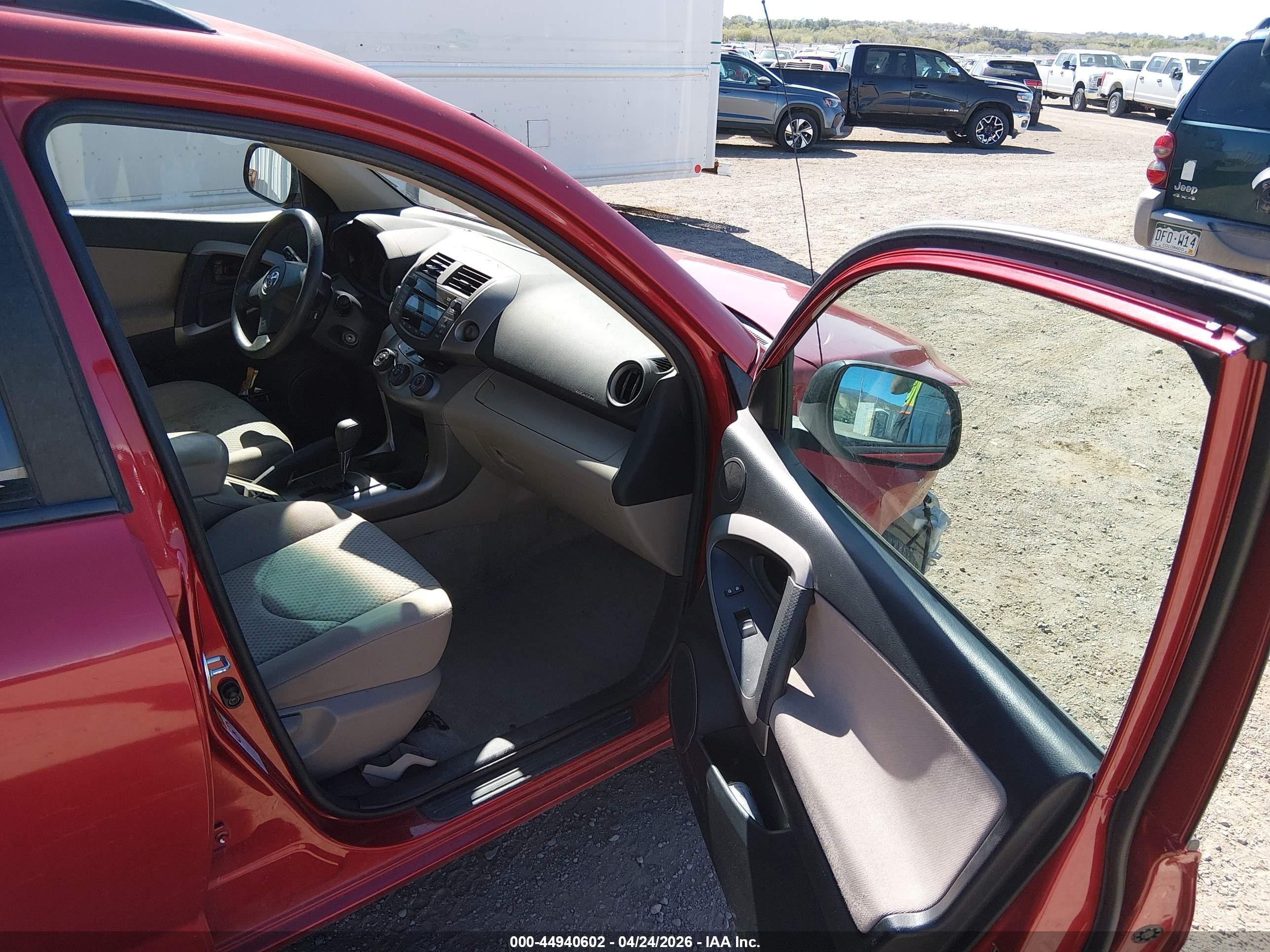2008 Toyota Rav4   Red vin: JTMZD33V285093820
