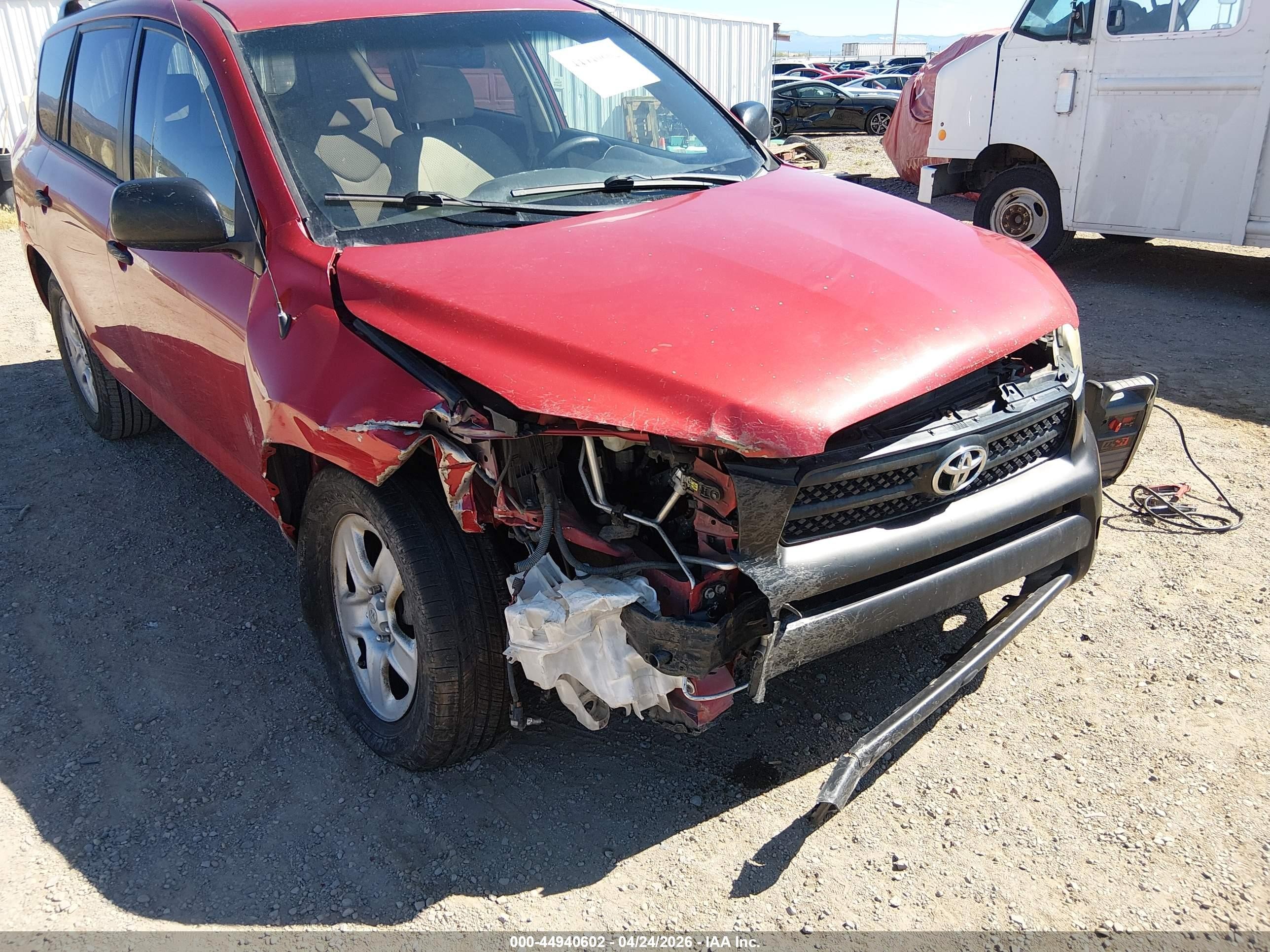 2008 Toyota Rav4   Red vin: JTMZD33V285093820