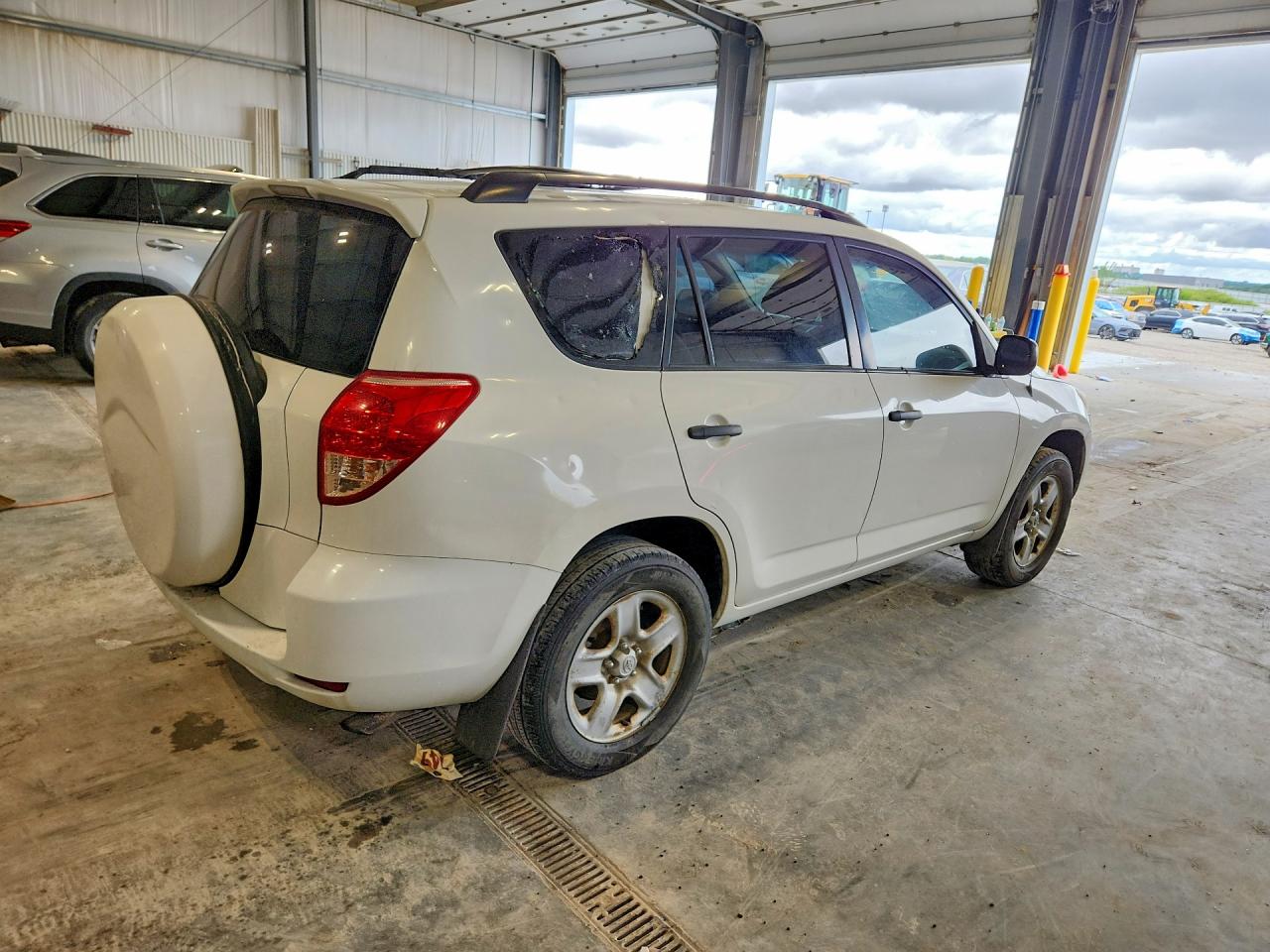 2008 Toyota Rav4 Base White vin: JTMZD33V285102564