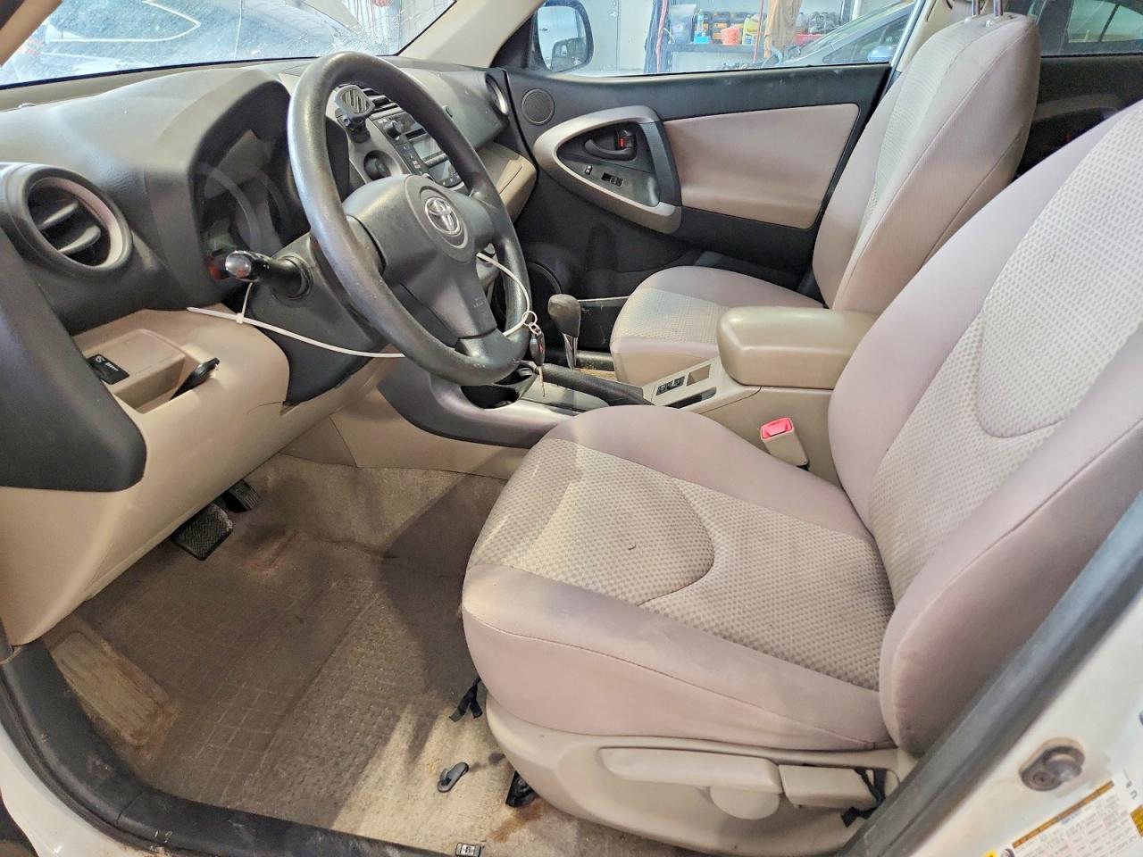2008 Toyota Rav4 Base White vin: JTMZD33V285102564