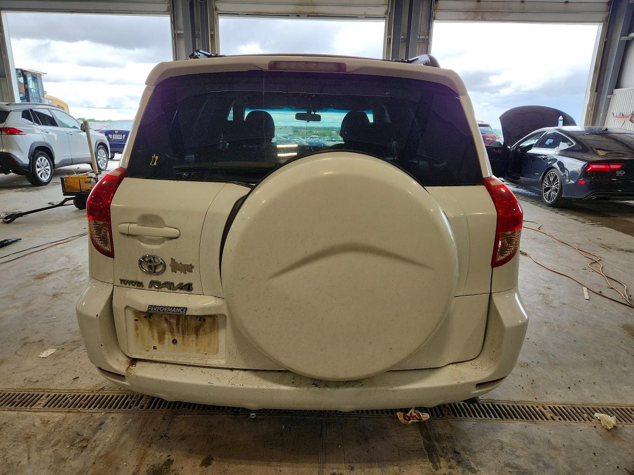 2008 Toyota Rav4 Base White vin: JTMZD33V285102564