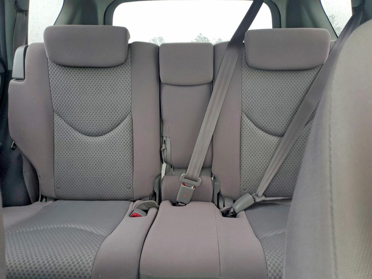 2006 Toyota Rav4 Base White vin: JTMZD33V365029413