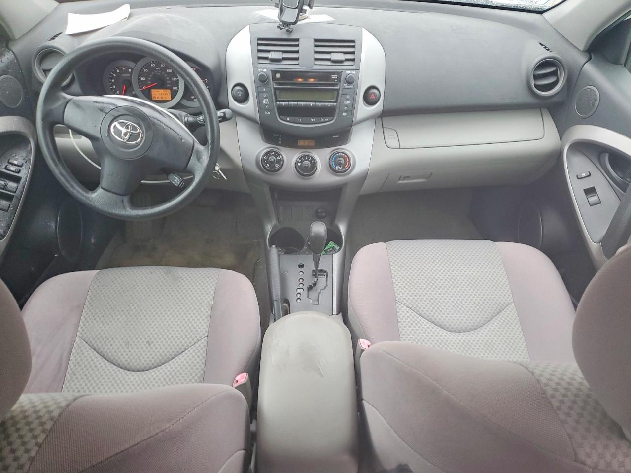 2006 Toyota Rav4 Base White vin: JTMZD33V365029413