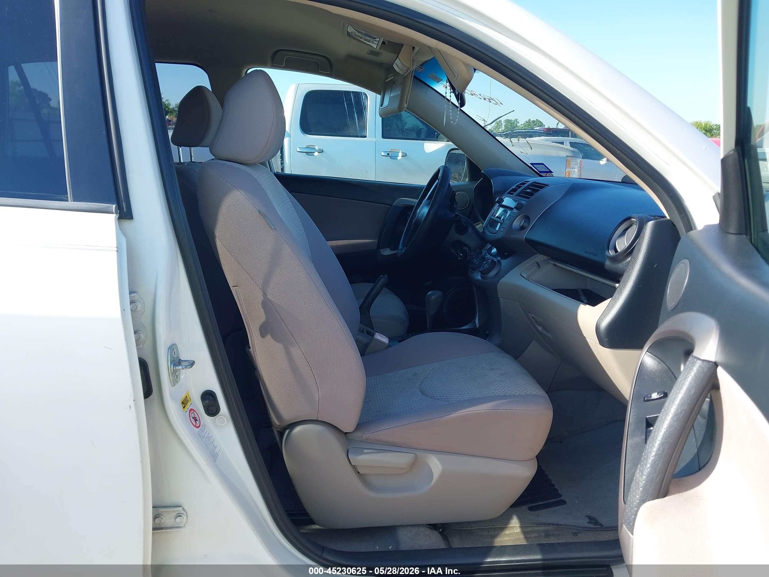 2007 Toyota Rav4   Белый vin: JTMZD33V375036234