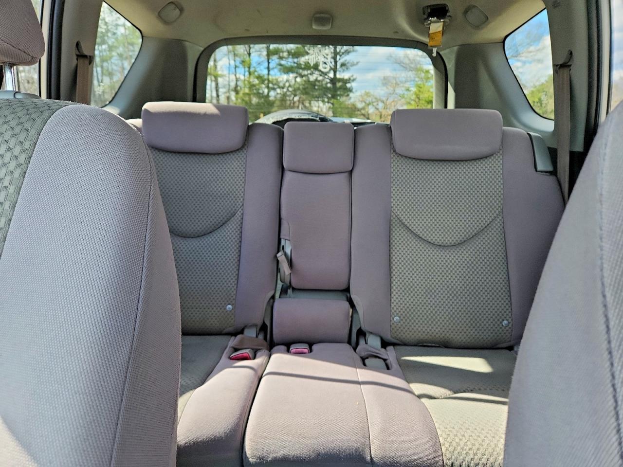 2007 Toyota Rav4 Base Silver vin: JTMZD33V376044585