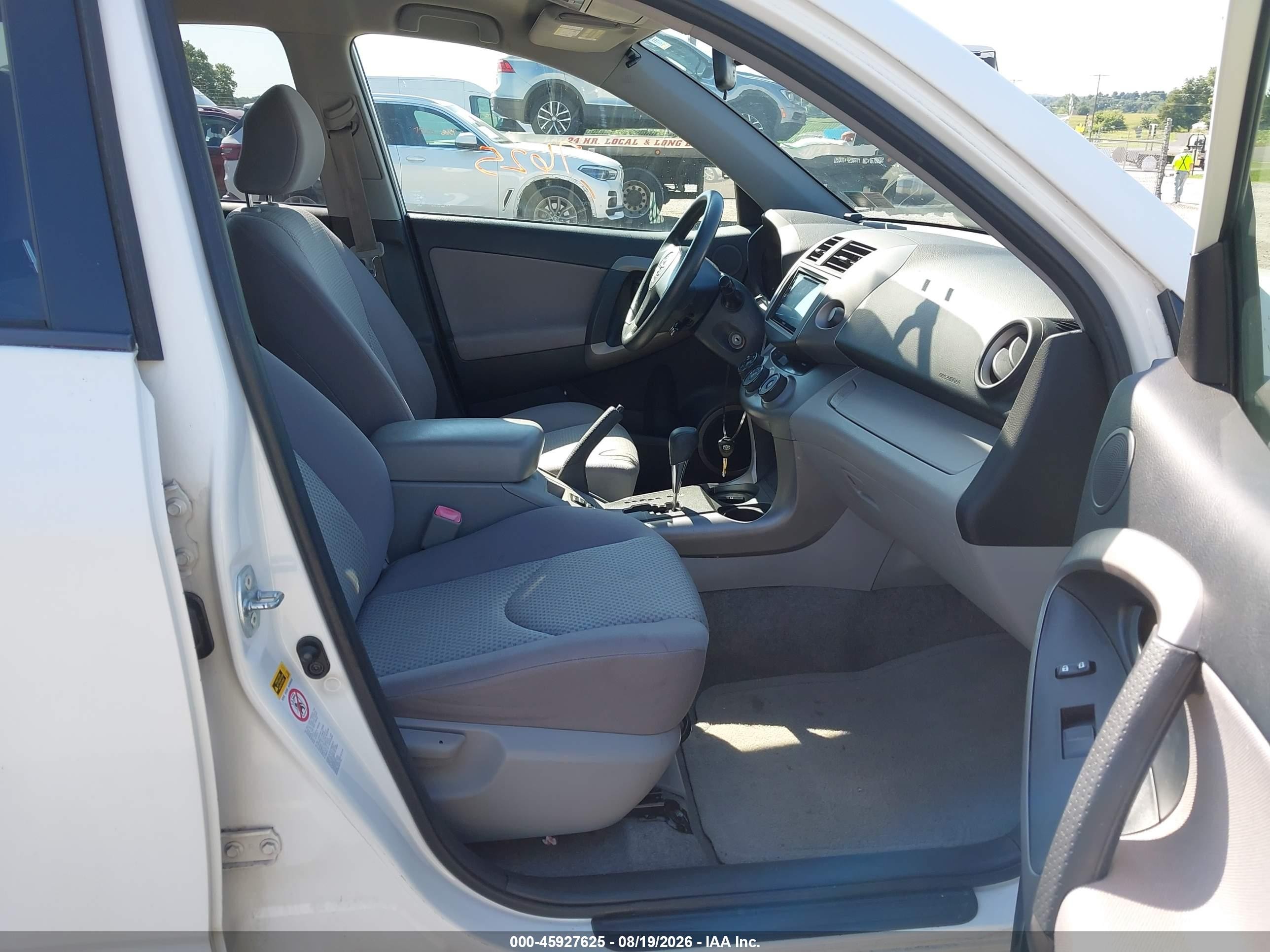 2008 Toyota Rav4   Белый vin: JTMZD33V385101200