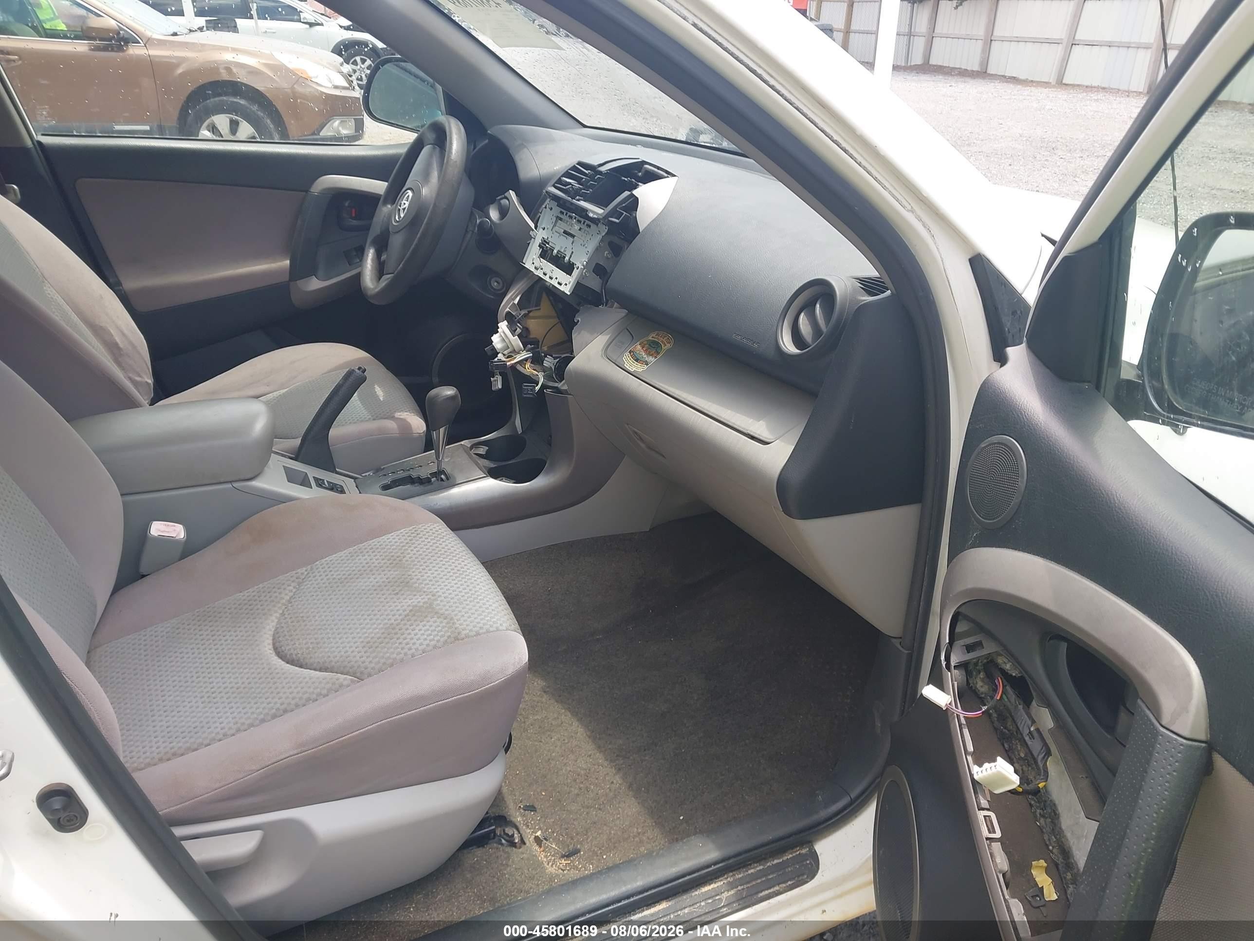 2006 Toyota Rav4   White vin: JTMZD33V466000982