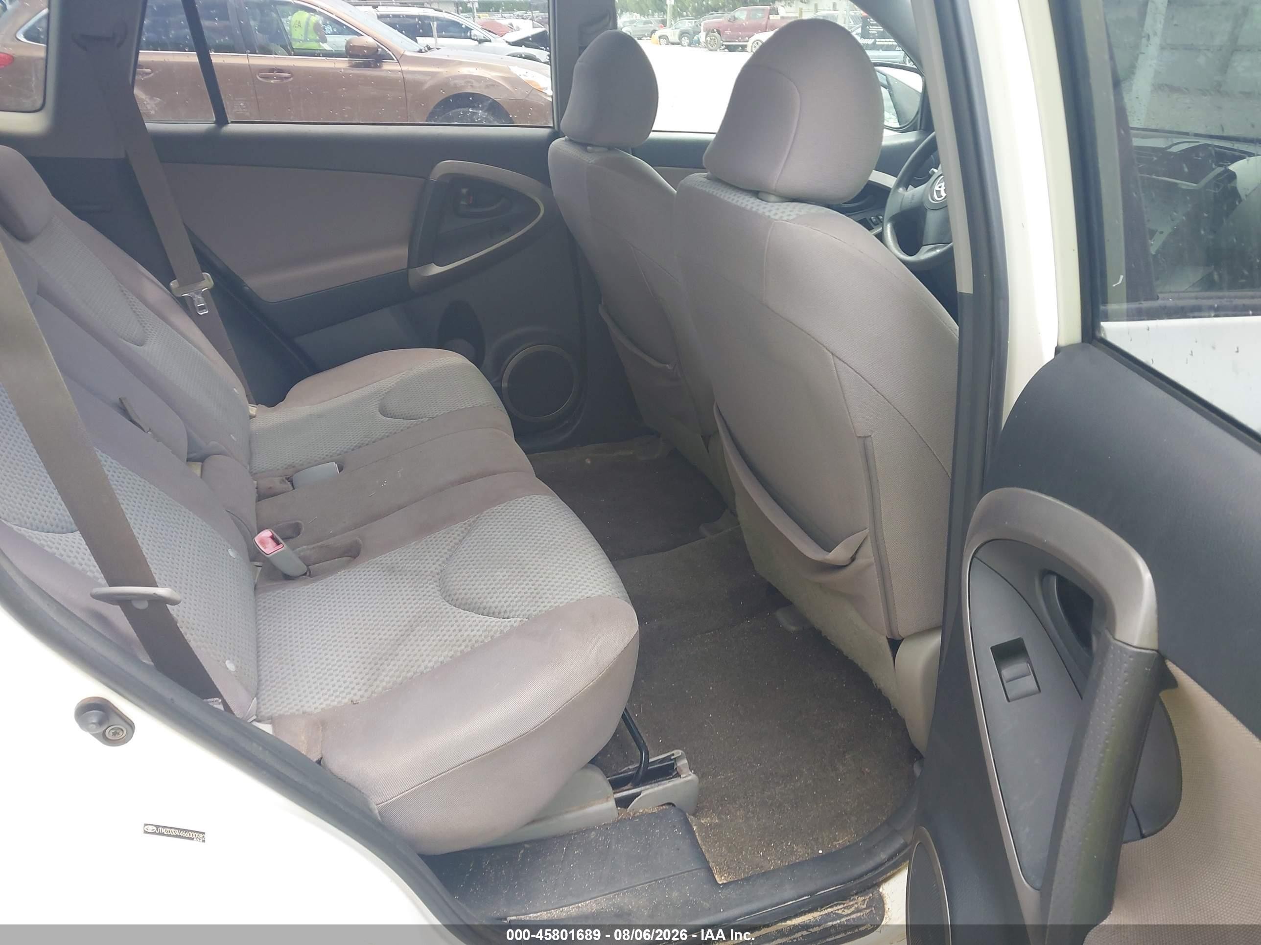 2006 Toyota Rav4   White vin: JTMZD33V466000982