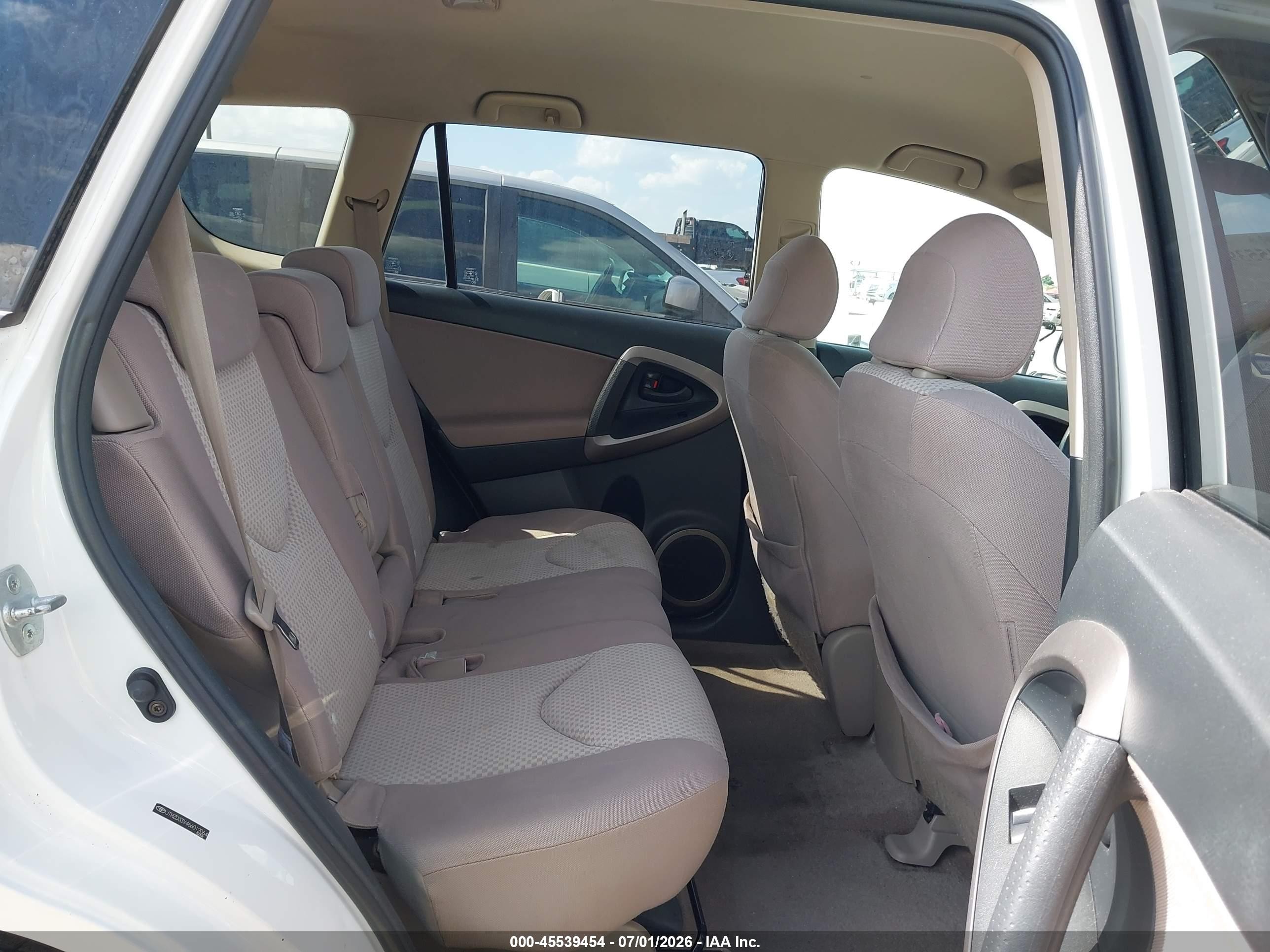 2006 Toyota Rav4   White vin: JTMZD33V466012064