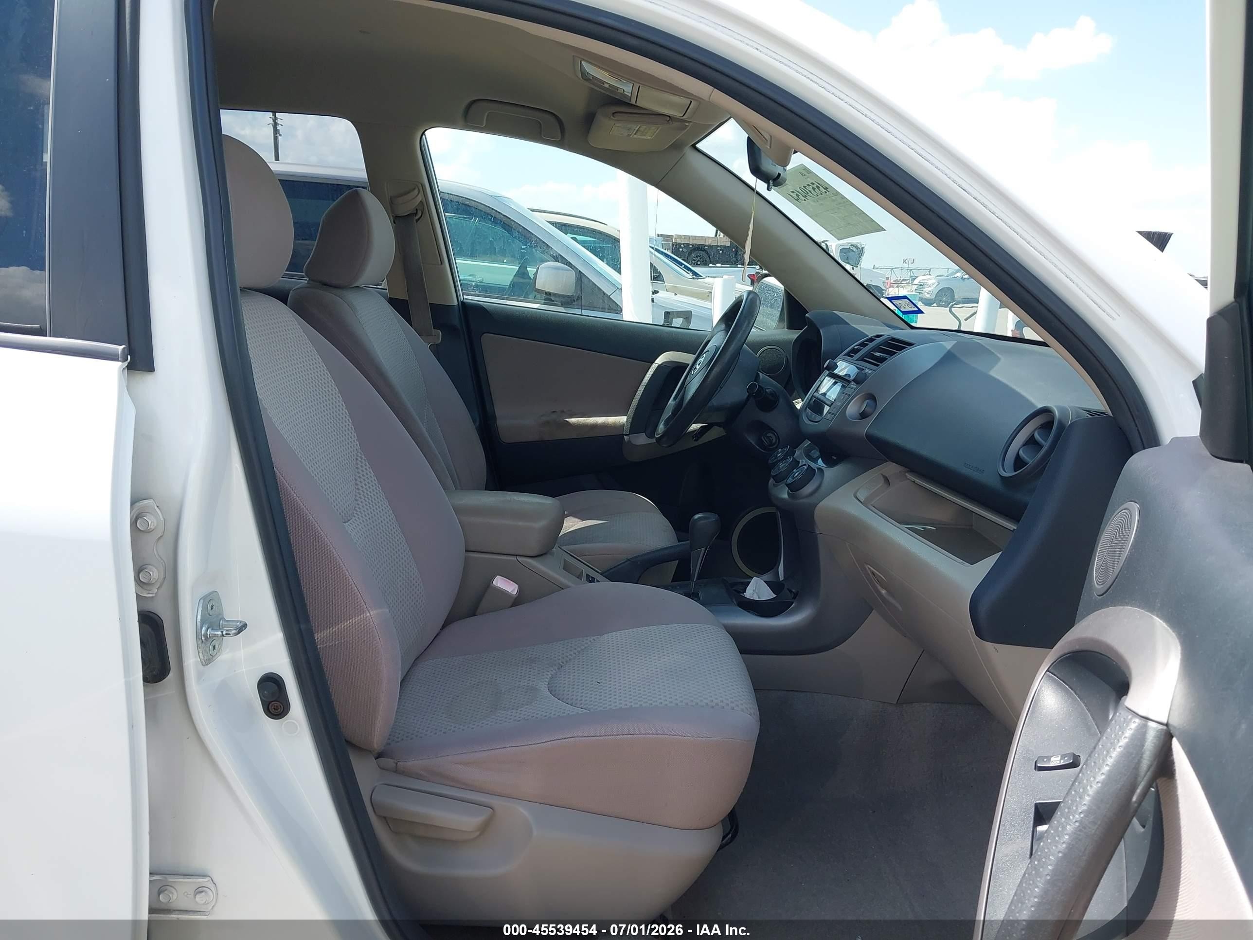 2006 Toyota Rav4   White vin: JTMZD33V466012064