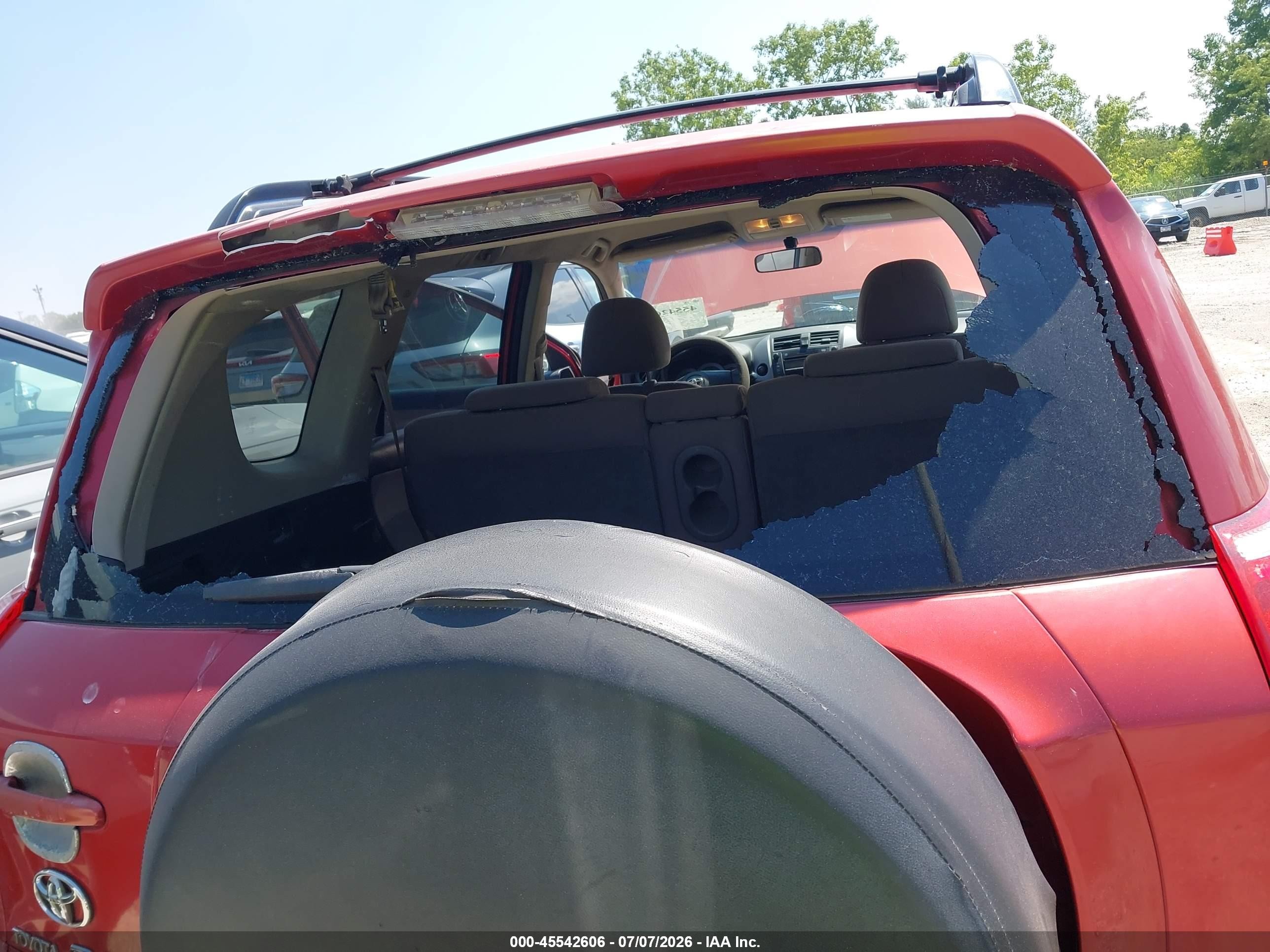 2007 Toyota Rav4   Red vin: JTMZD33V475040812