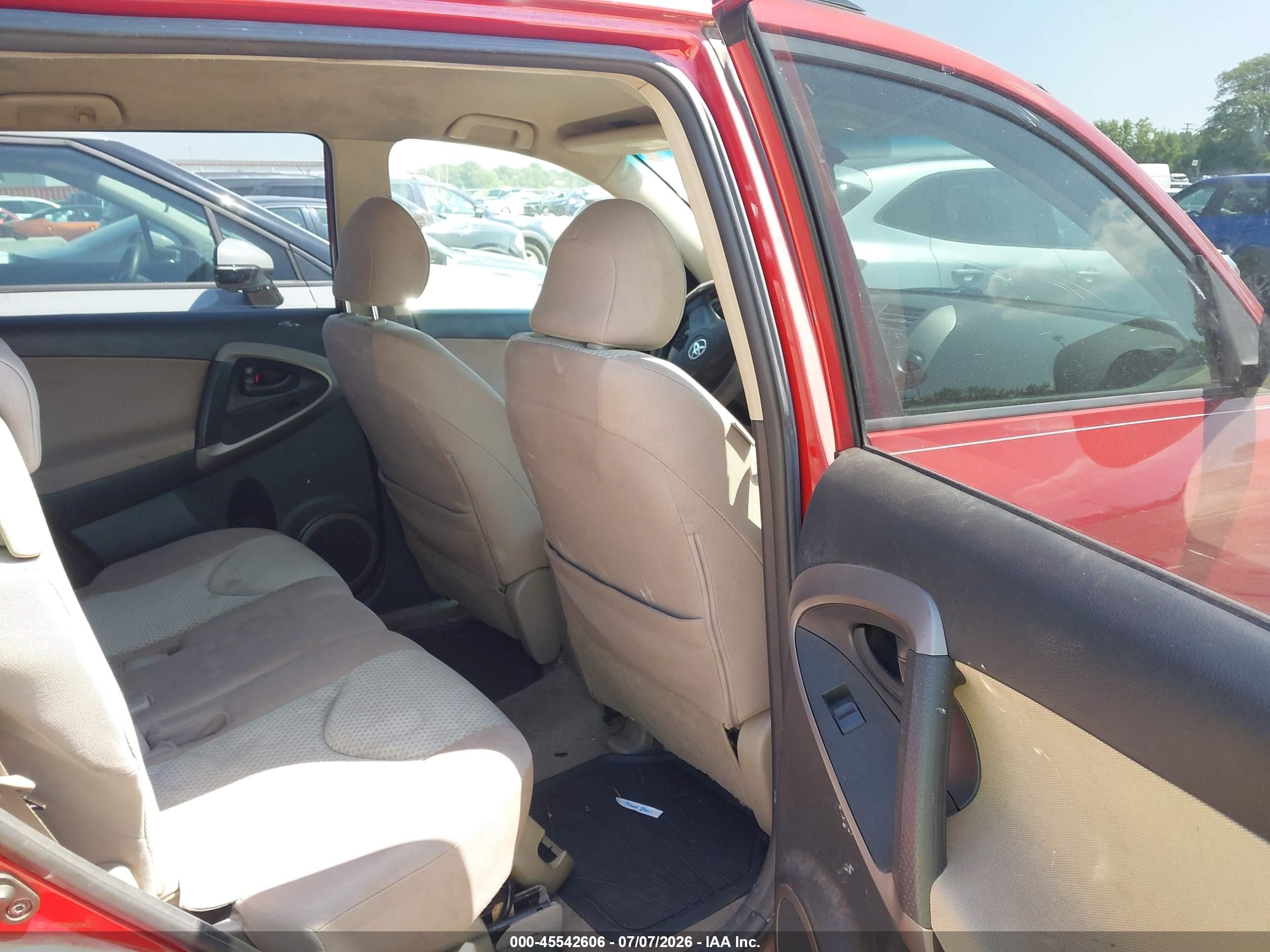 2007 Toyota Rav4   Red vin: JTMZD33V475040812