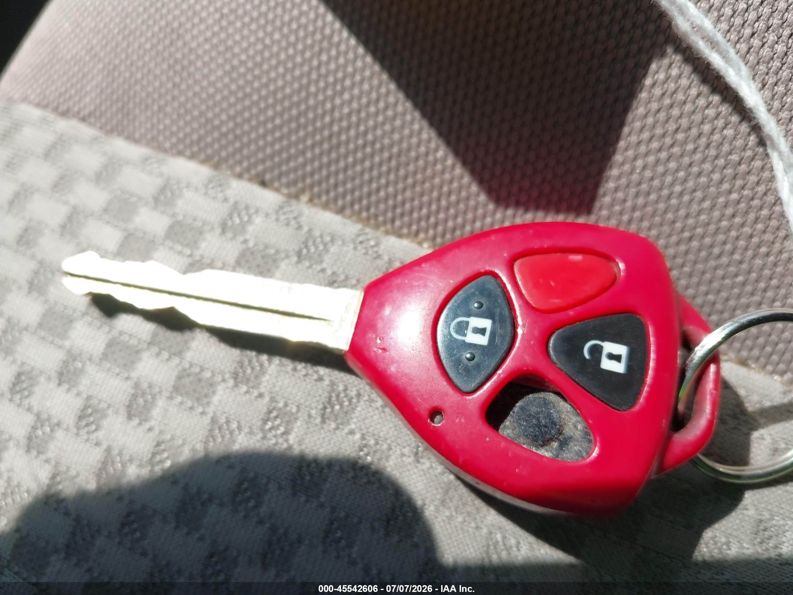 2007 Toyota Rav4   Red vin: JTMZD33V475040812