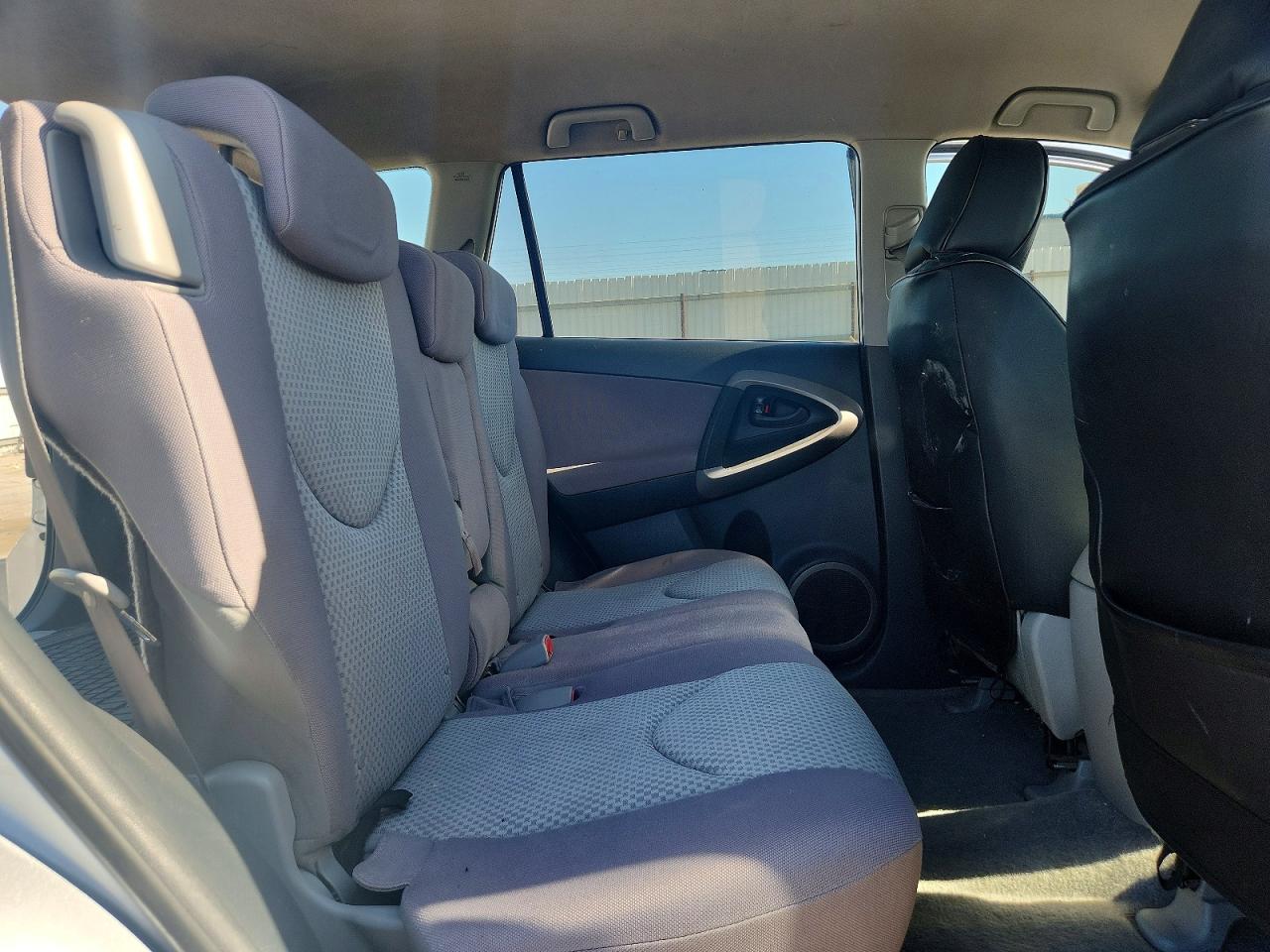 2007 Toyota Rav4 Base Silver vin: JTMZD33V475064155