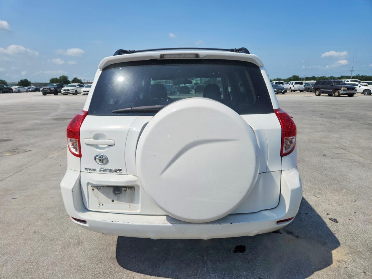 2007 Toyota Rav4 Base White vin: JTMZD33V476043770
