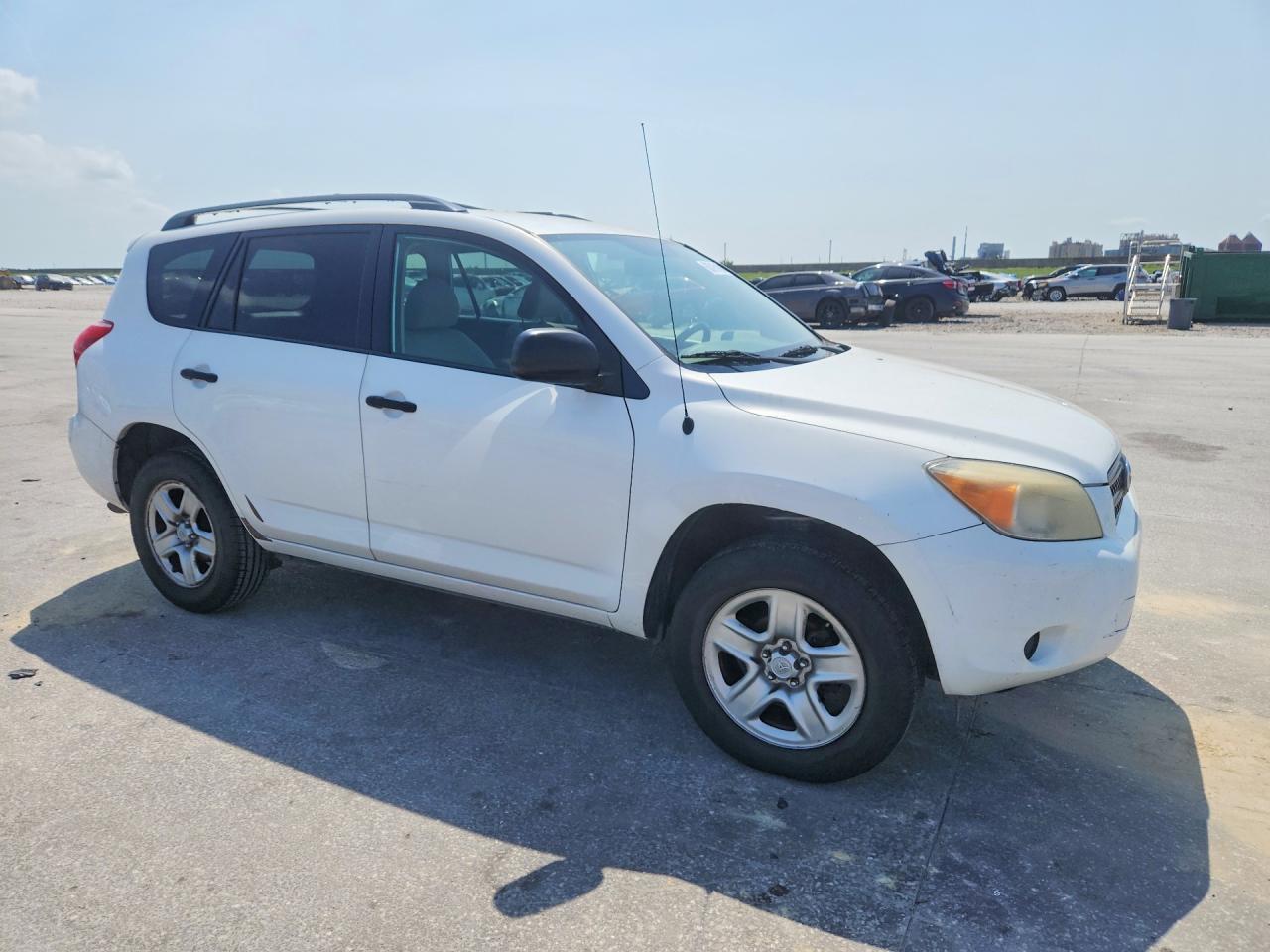 2007 Toyota Rav4 Base White vin: JTMZD33V476043770