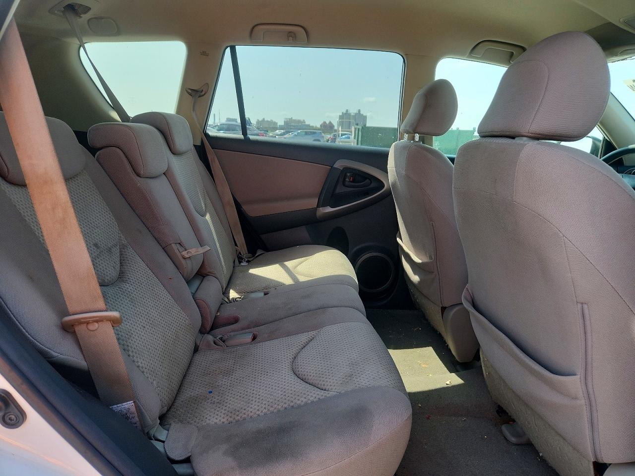 2007 Toyota Rav4 Base White vin: JTMZD33V476043770