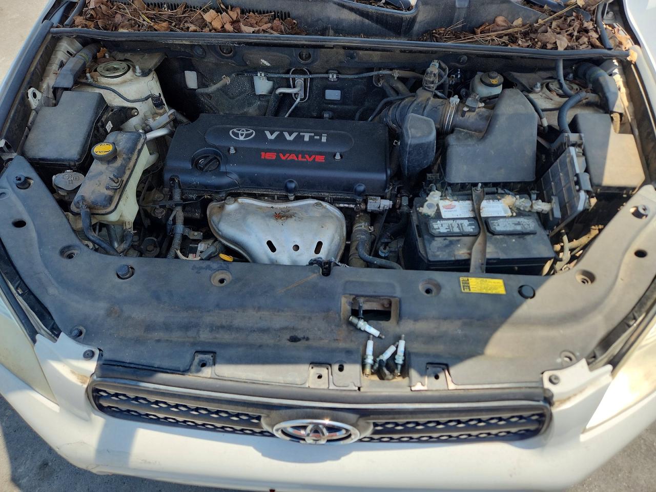 2006 Toyota Rav4 Base White vin: JTMZD33V565010376