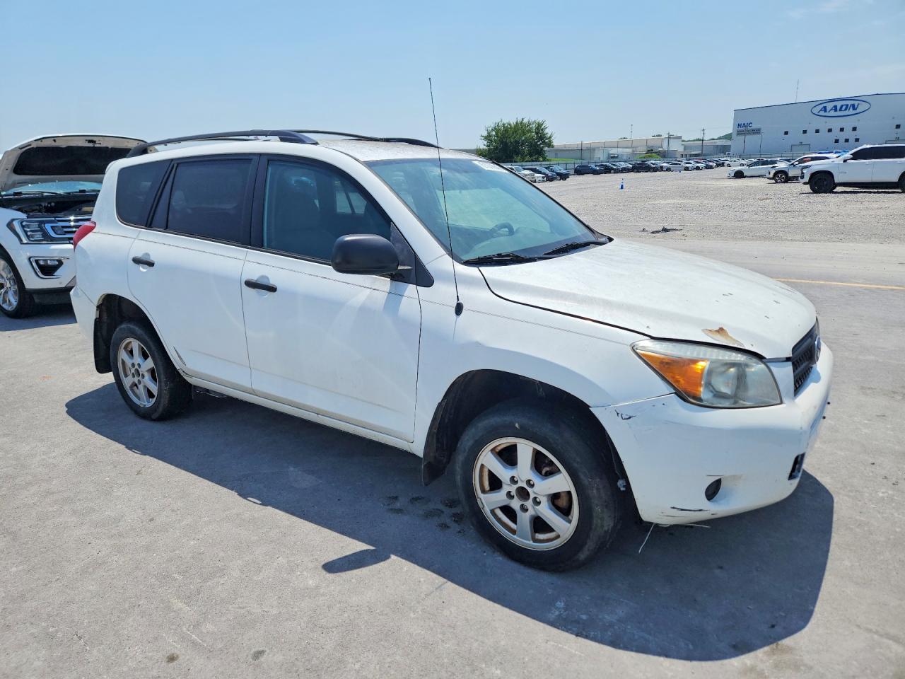 2006 Toyota Rav4 Base White vin: JTMZD33V565010376