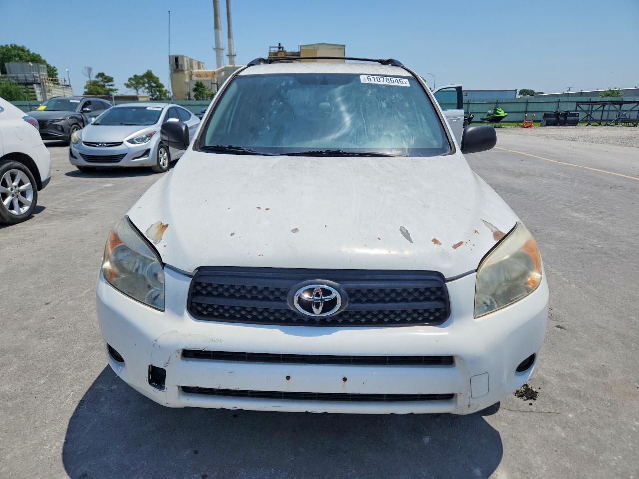 2006 Toyota Rav4 Base White vin: JTMZD33V565010376