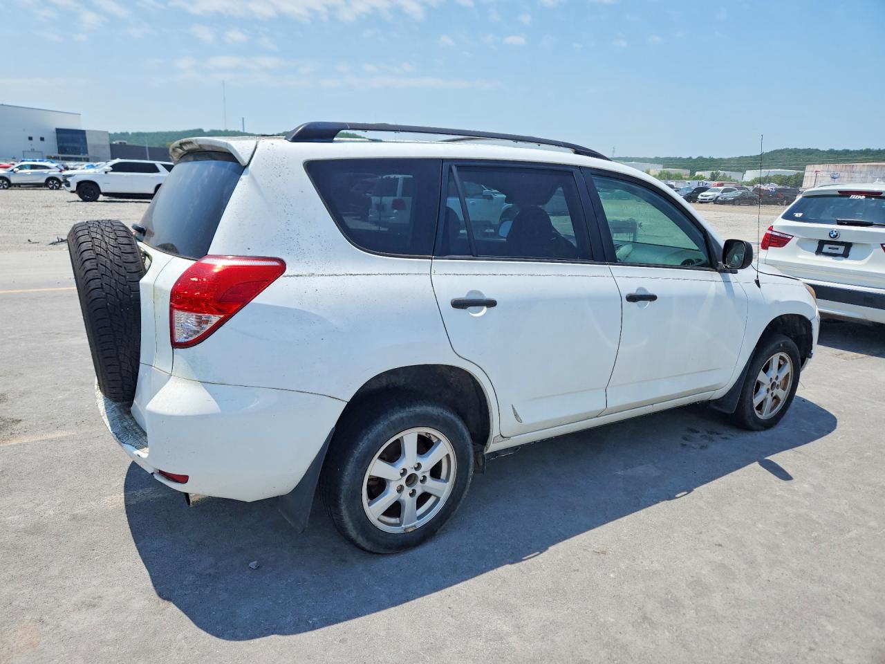 2006 Toyota Rav4 Base White vin: JTMZD33V565010376