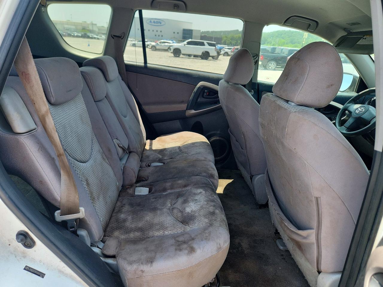 2006 Toyota Rav4 Base White vin: JTMZD33V565010376