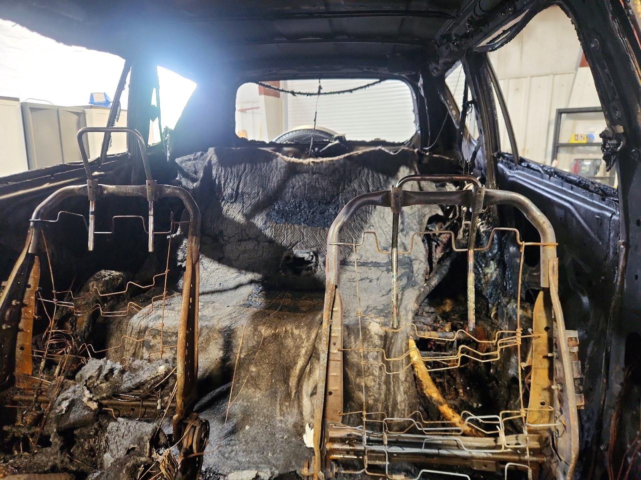 2008 Toyota Rav4 Base Burn vin: JTMZD33V585102803