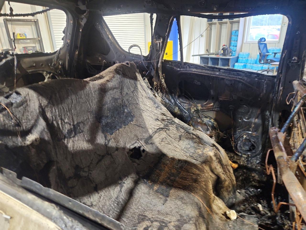 2008 Toyota Rav4 Base Burn vin: JTMZD33V585102803