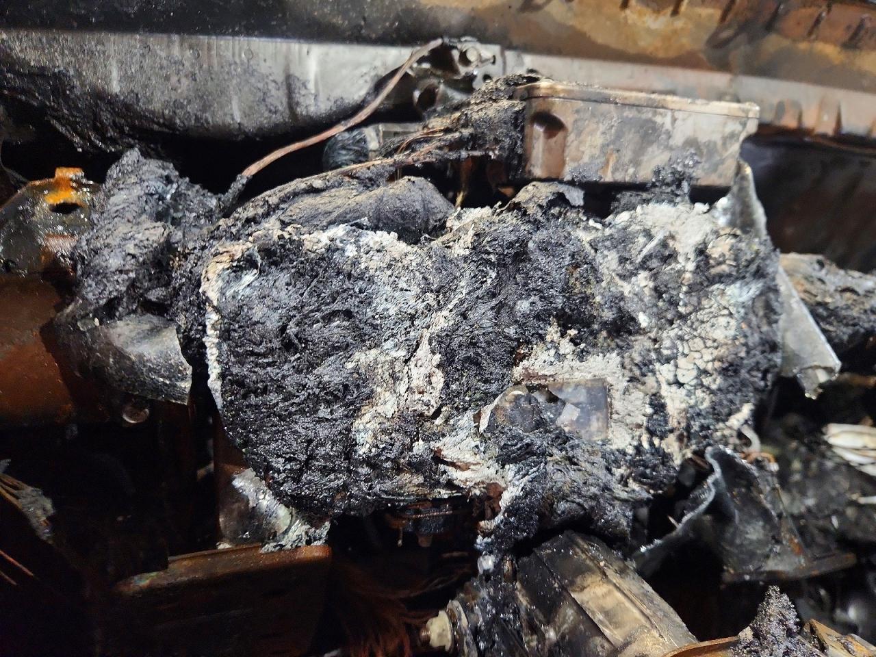 2008 Toyota Rav4 Base Burn vin: JTMZD33V585102803