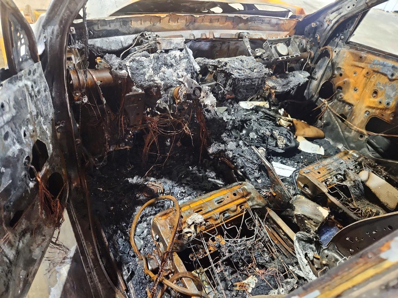 2008 Toyota Rav4 Base Burn vin: JTMZD33V585102803