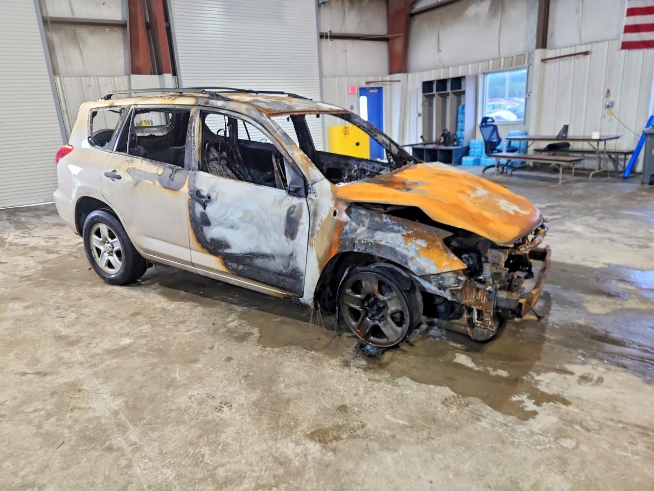 2008 Toyota Rav4 Base Burn vin: JTMZD33V585102803