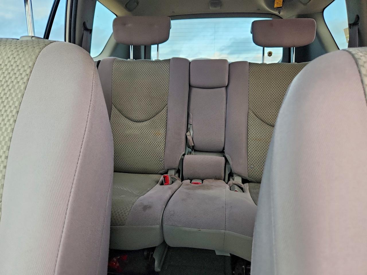 2008 Toyota Rav4 Base Silver vin: JTMZD33V586077685