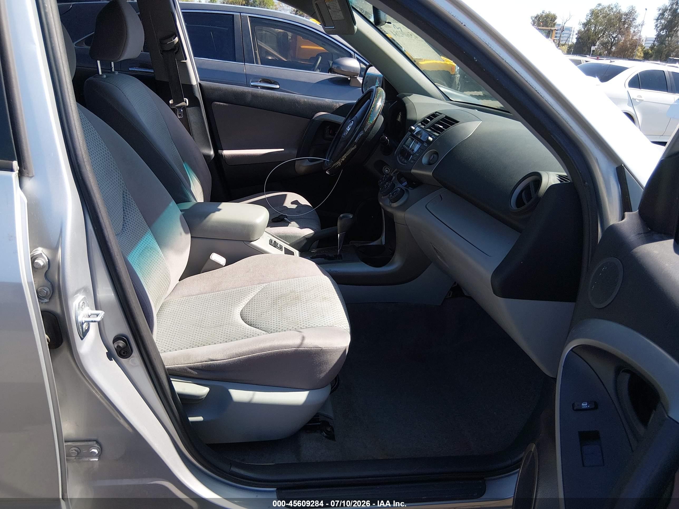 2006 Toyota Rav4   Silver vin: JTMZD33V665012668