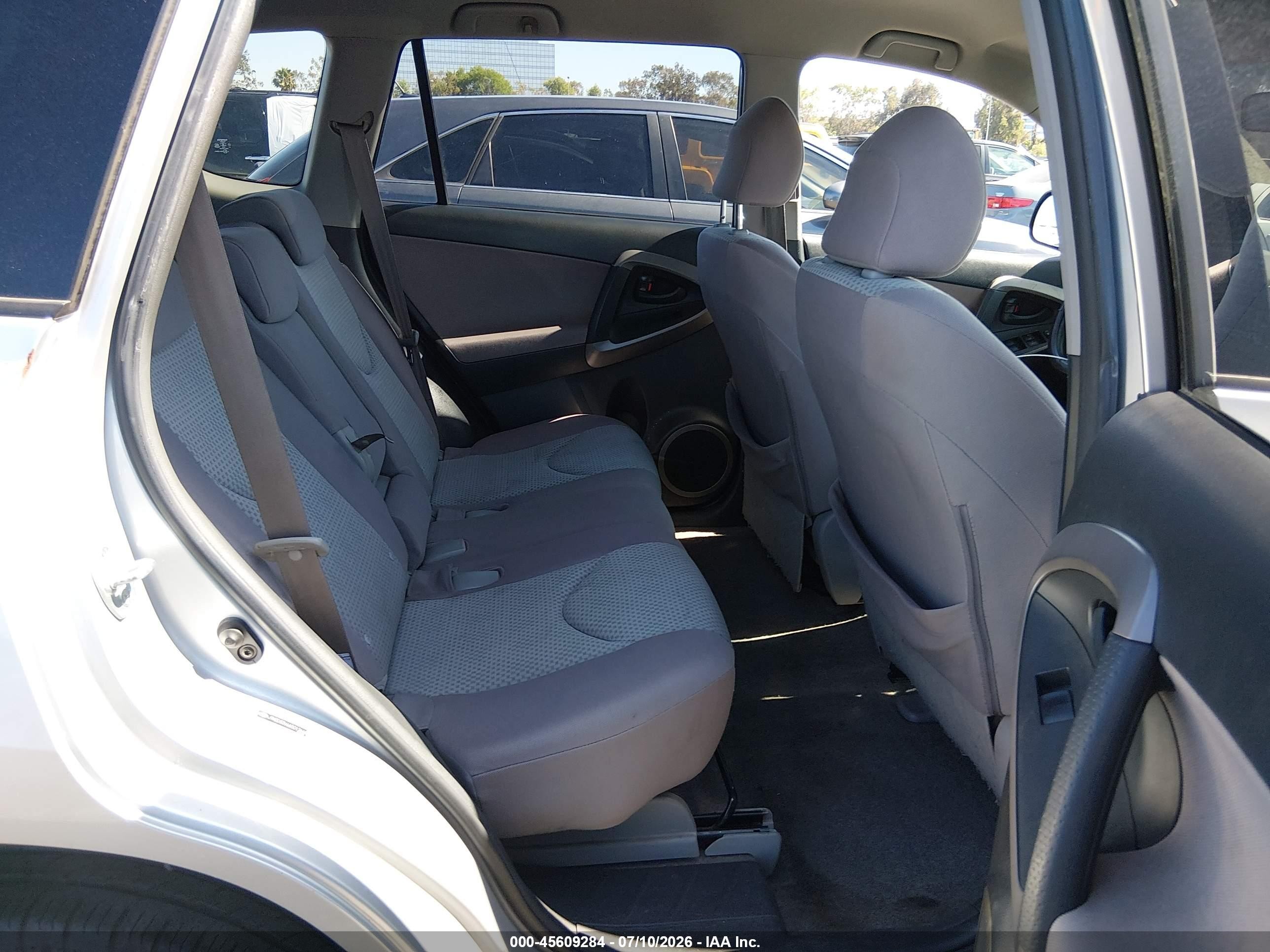 2006 Toyota Rav4   Silver vin: JTMZD33V665012668