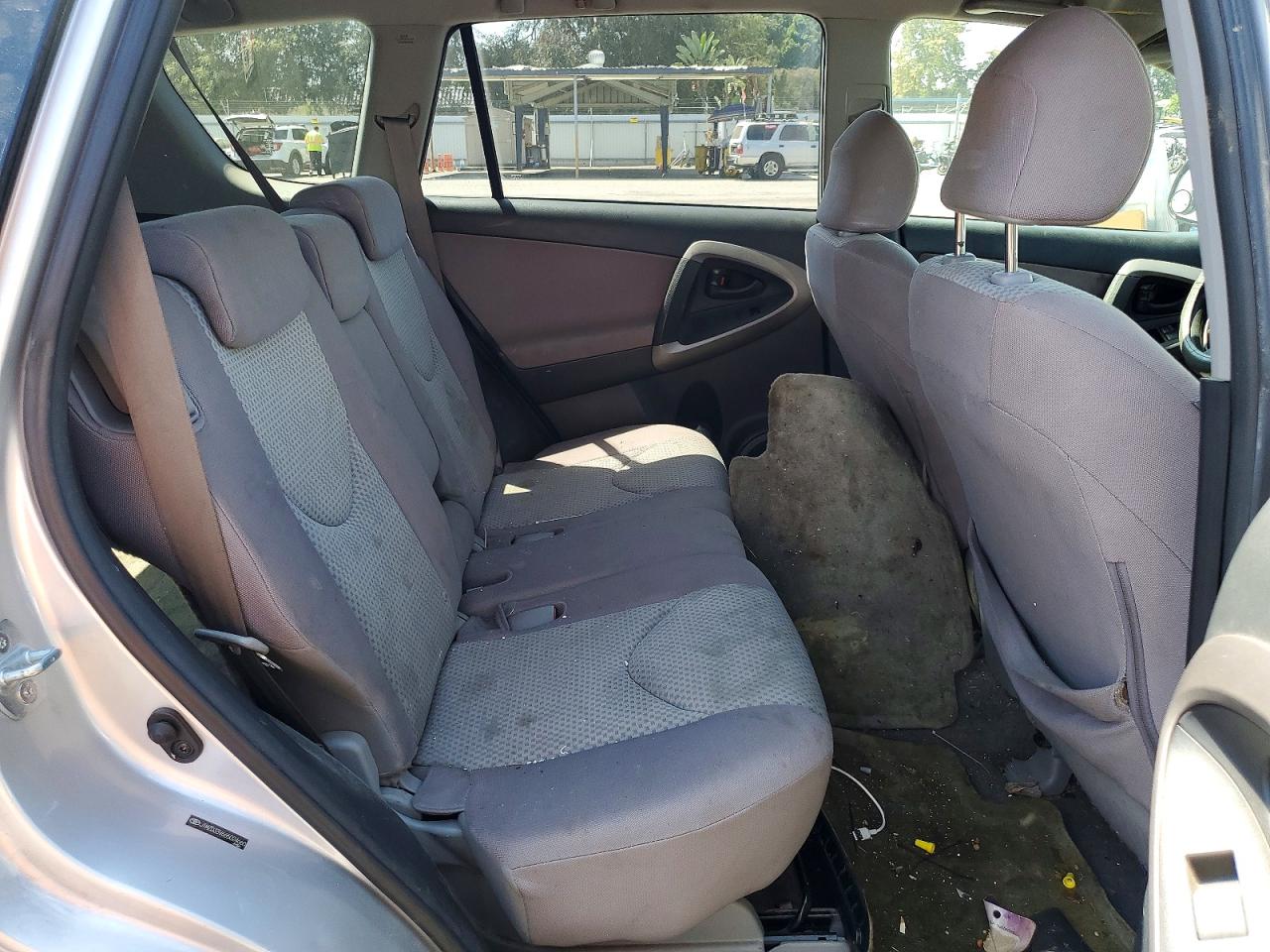 2006 Toyota Rav4 Base Silver vin: JTMZD33V665024660