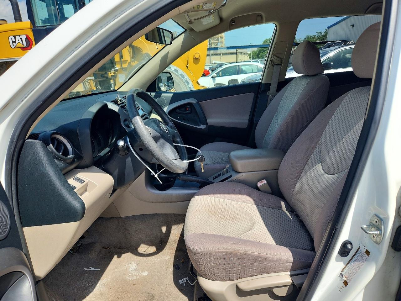 2006 Toyota Rav4 Base White vin: JTMZD33V666000997