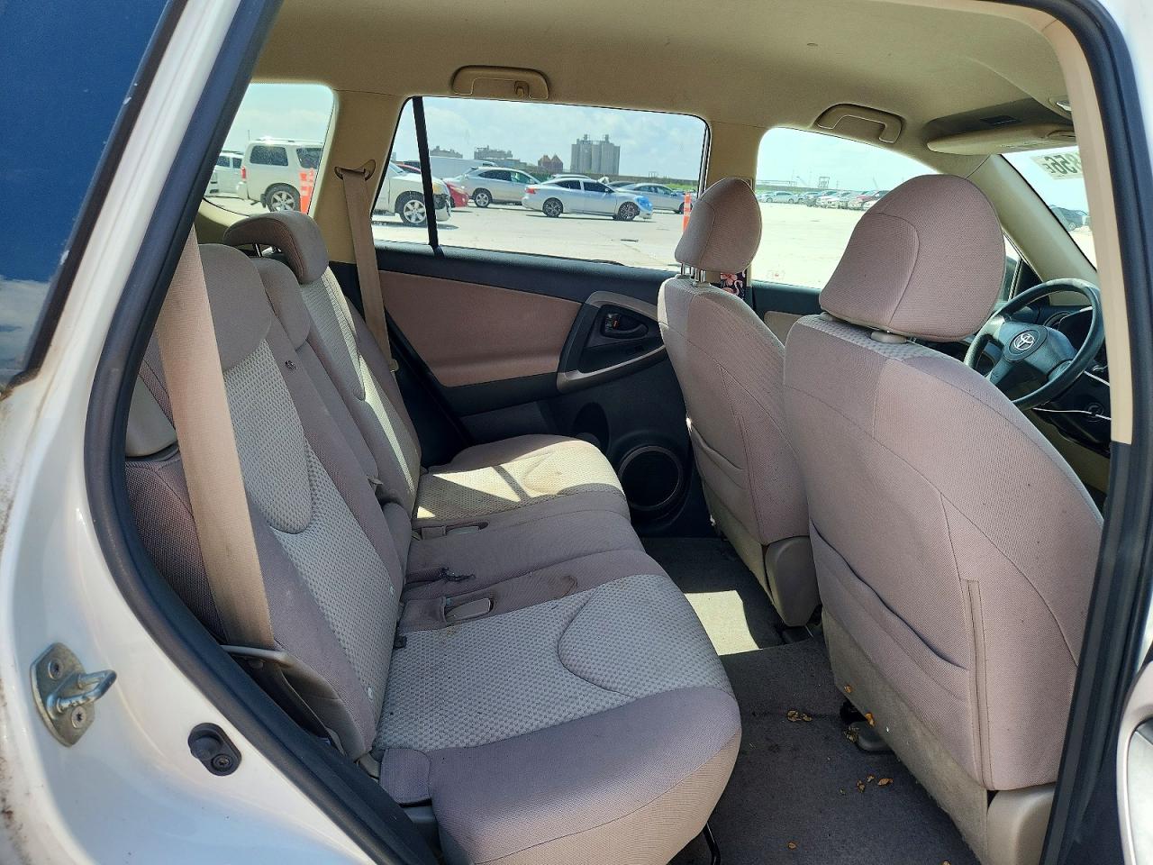 2006 Toyota Rav4 Base White vin: JTMZD33V666000997