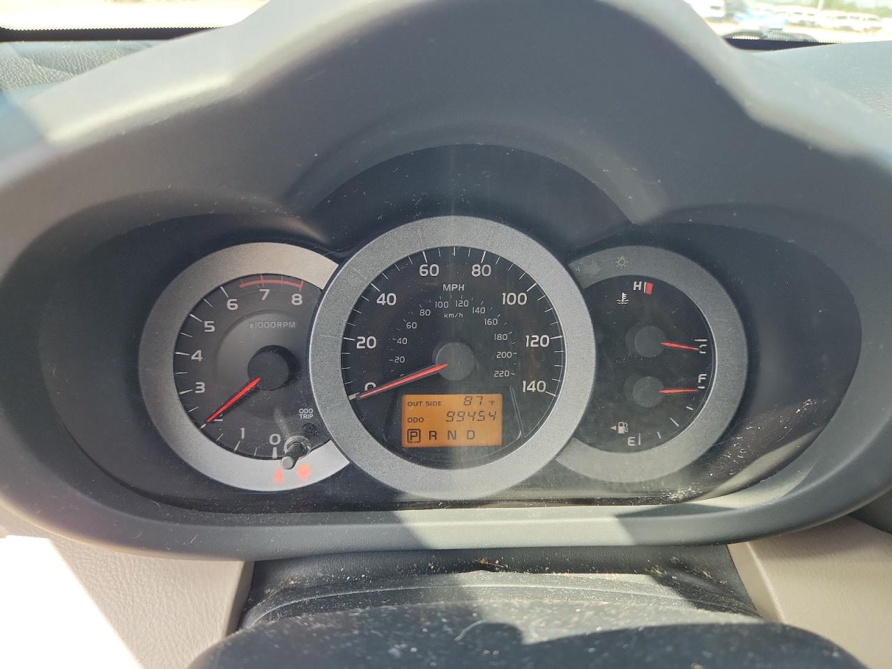 2006 Toyota Rav4 Base White vin: JTMZD33V666000997