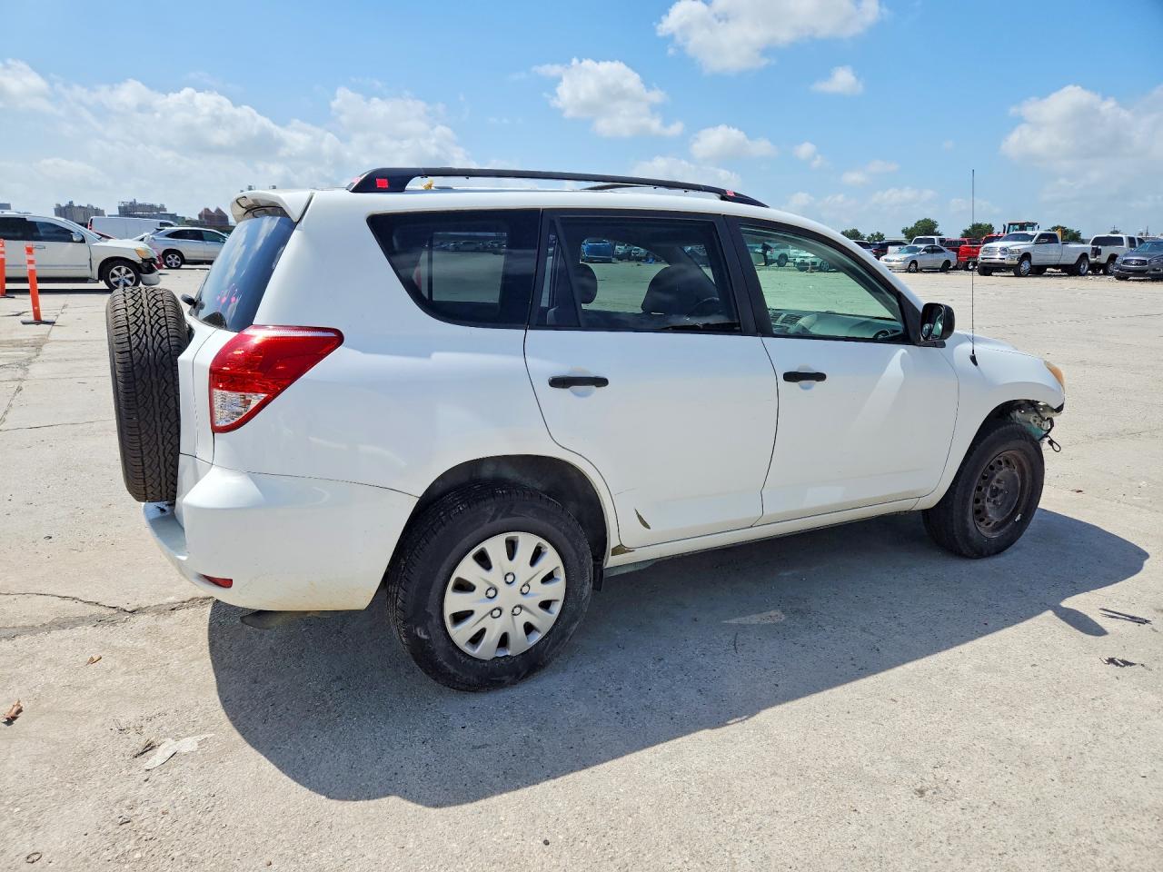 2006 Toyota Rav4 Base White vin: JTMZD33V666000997