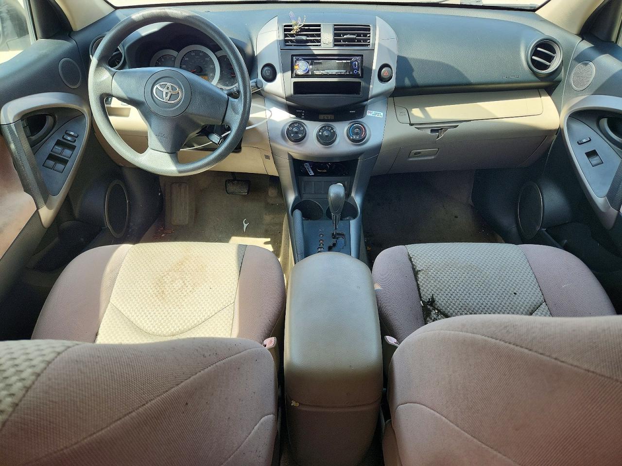 2006 Toyota Rav4 Base White vin: JTMZD33V666000997