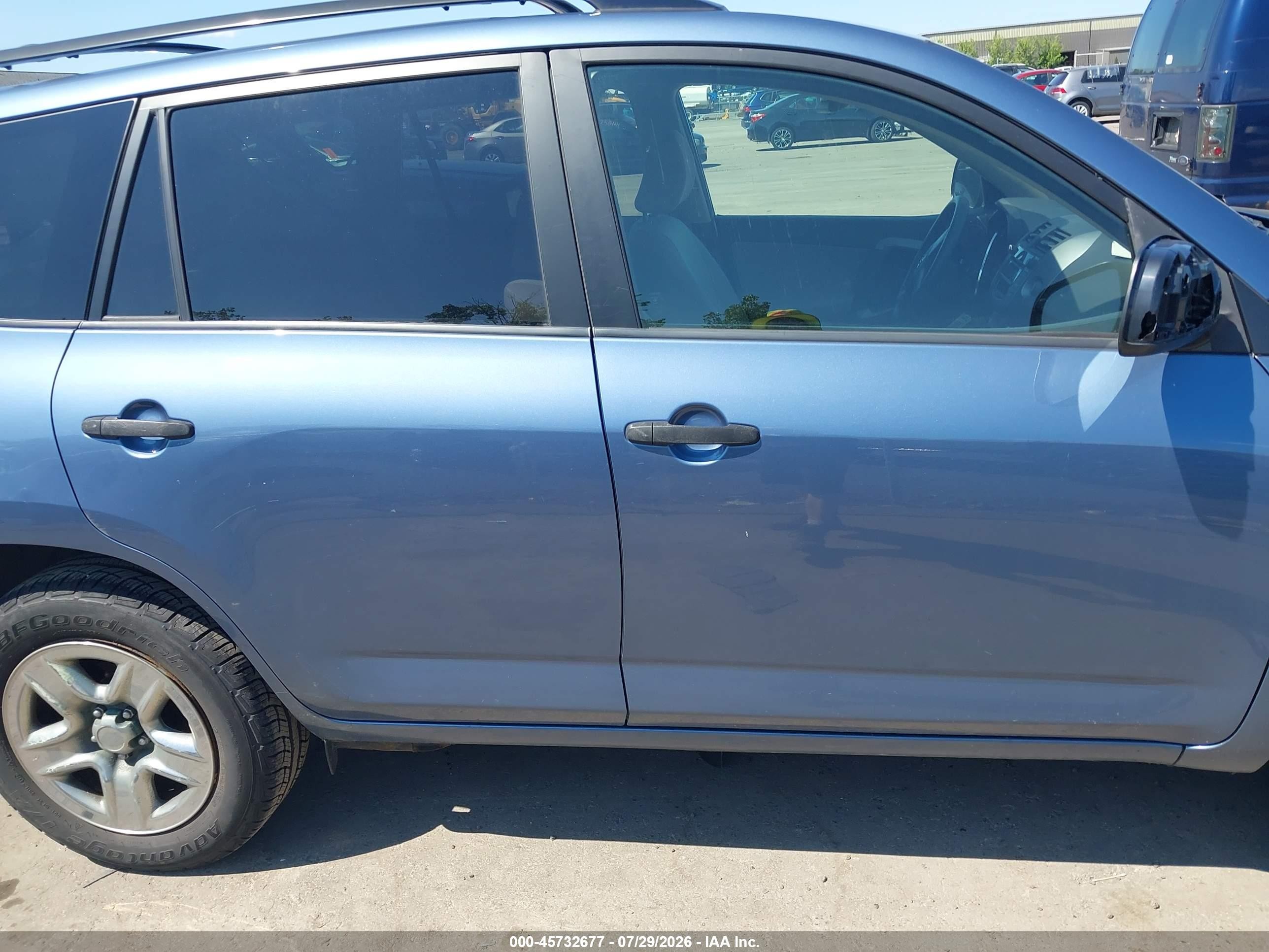 2007 Toyota Rav4   Синий vin: JTMZD33V675057143