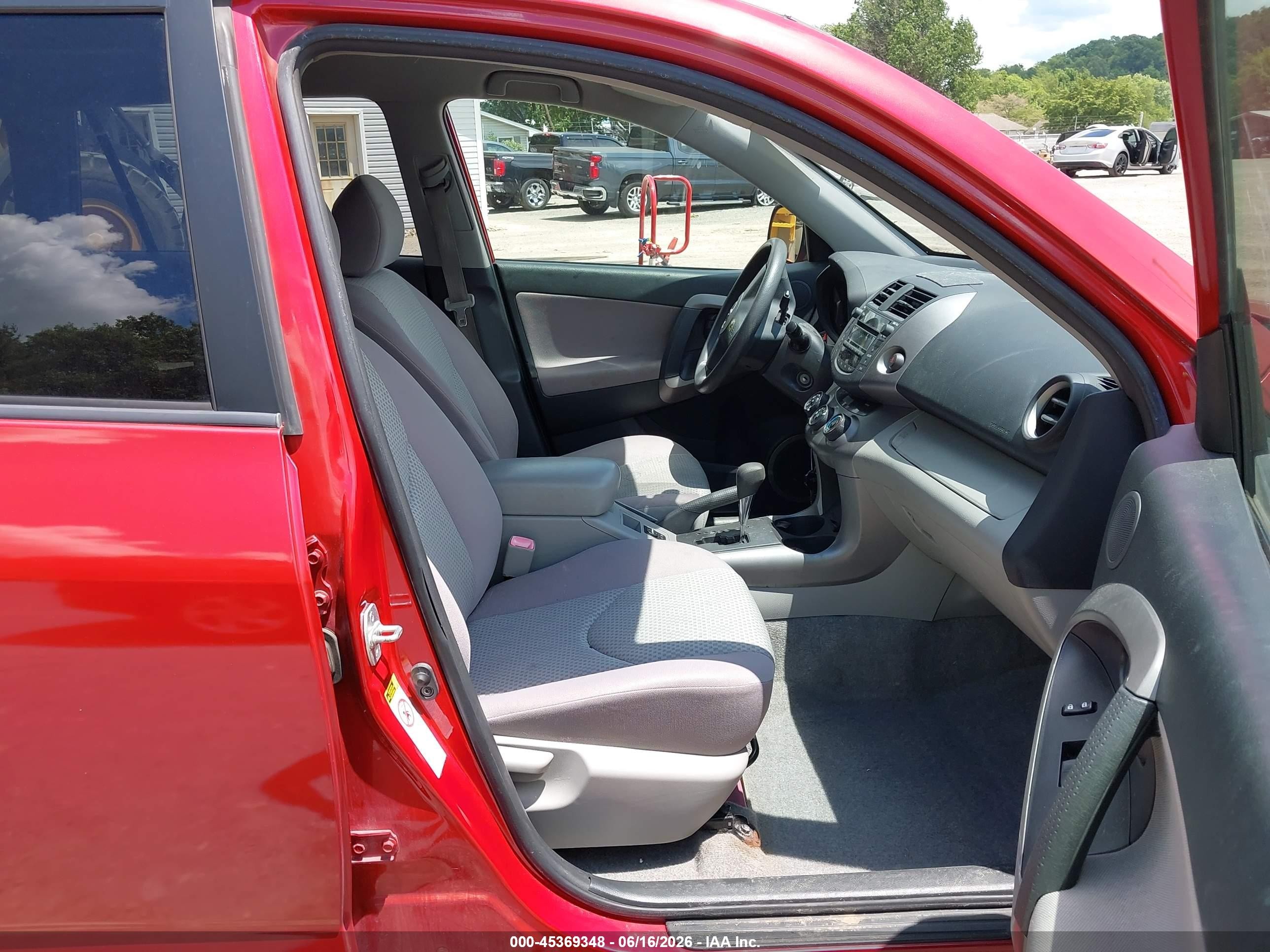 2008 Toyota Rav4   Red vin: JTMZD33V685082237