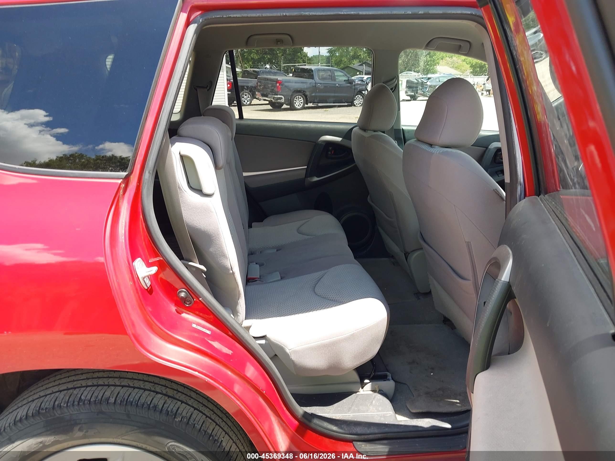 2008 Toyota Rav4   Red vin: JTMZD33V685082237