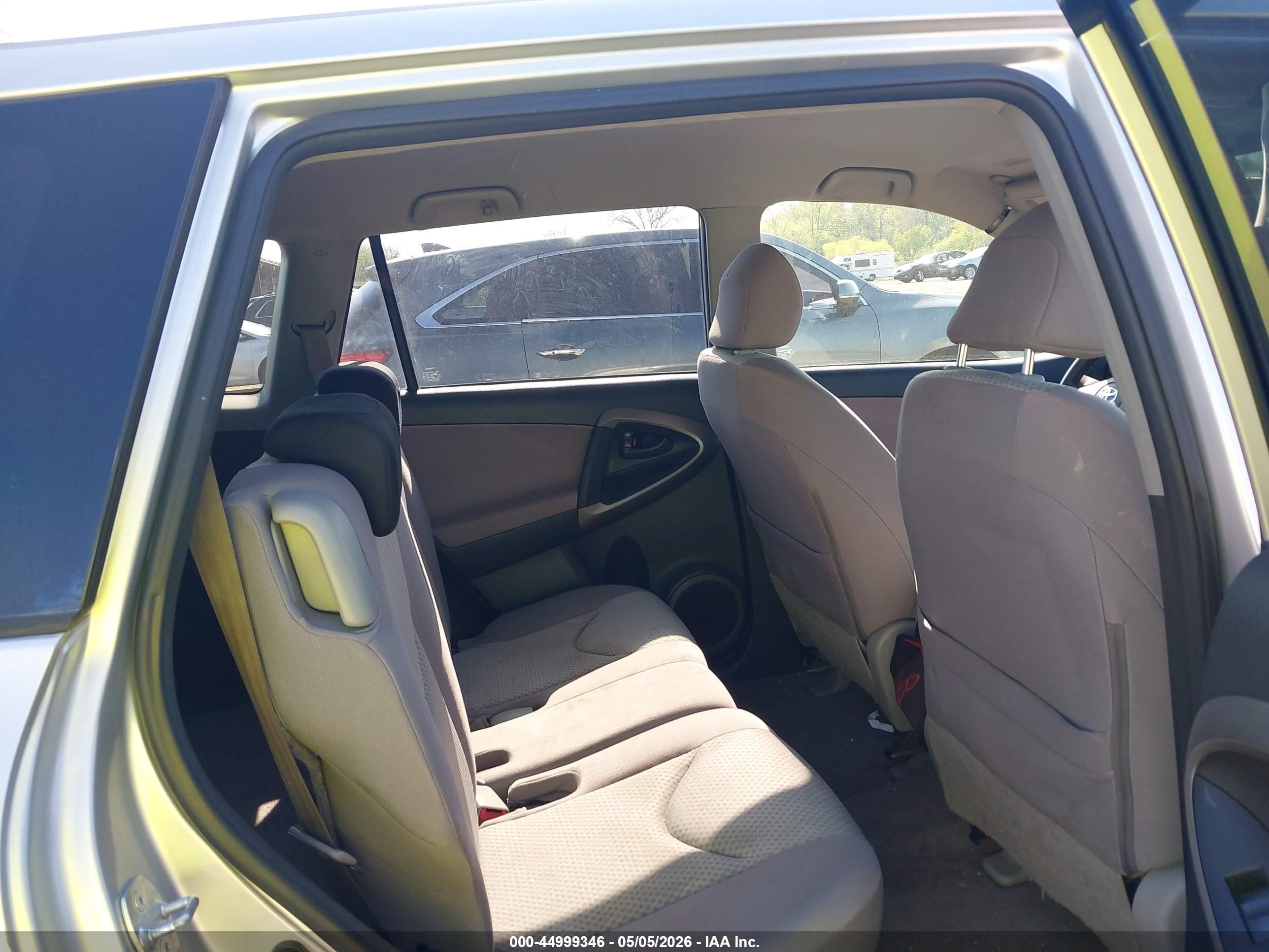 2008 Toyota Rav4   Серебряный vin: JTMZD33V685085509