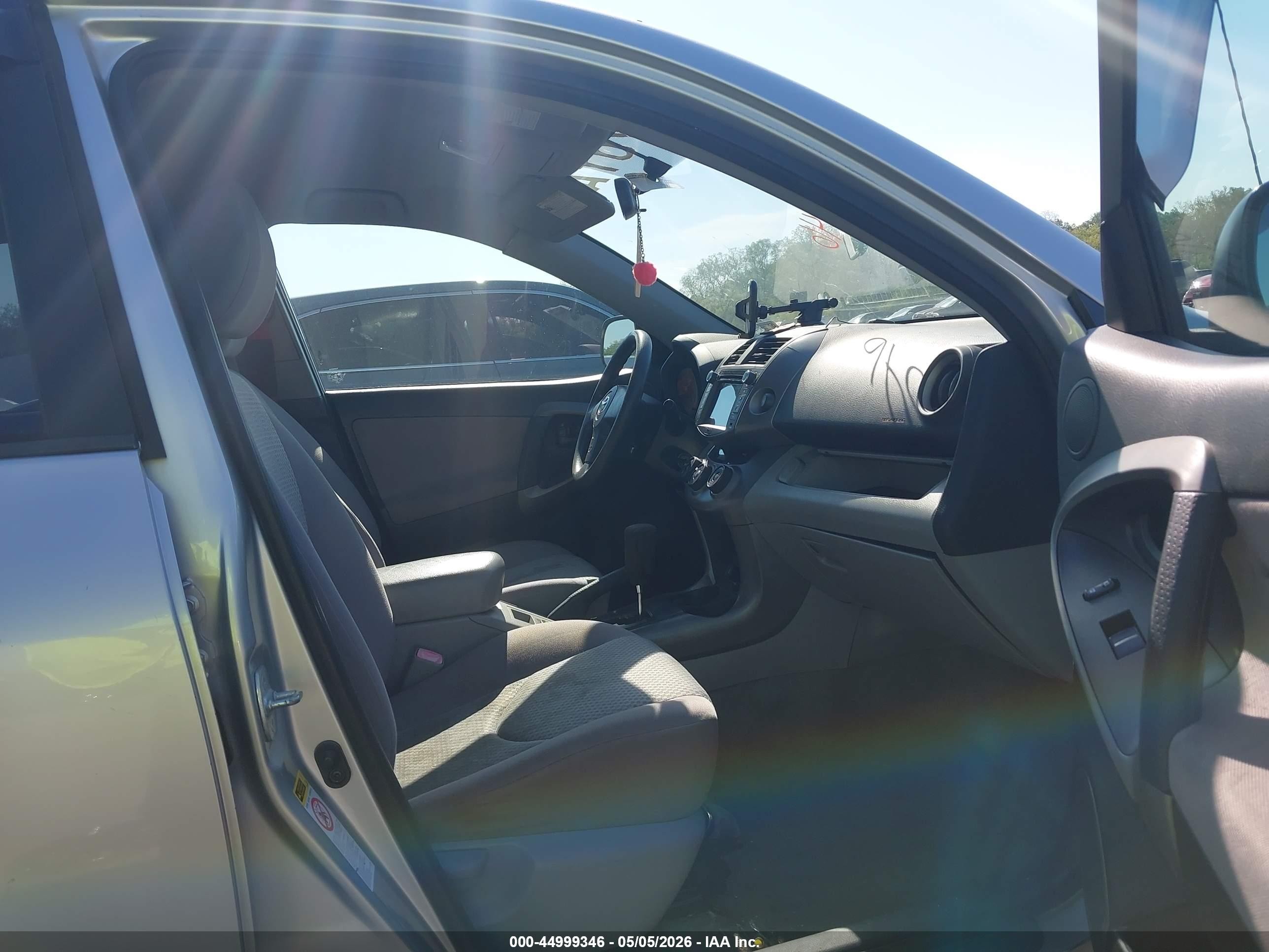2008 Toyota Rav4   Серебряный vin: JTMZD33V685085509